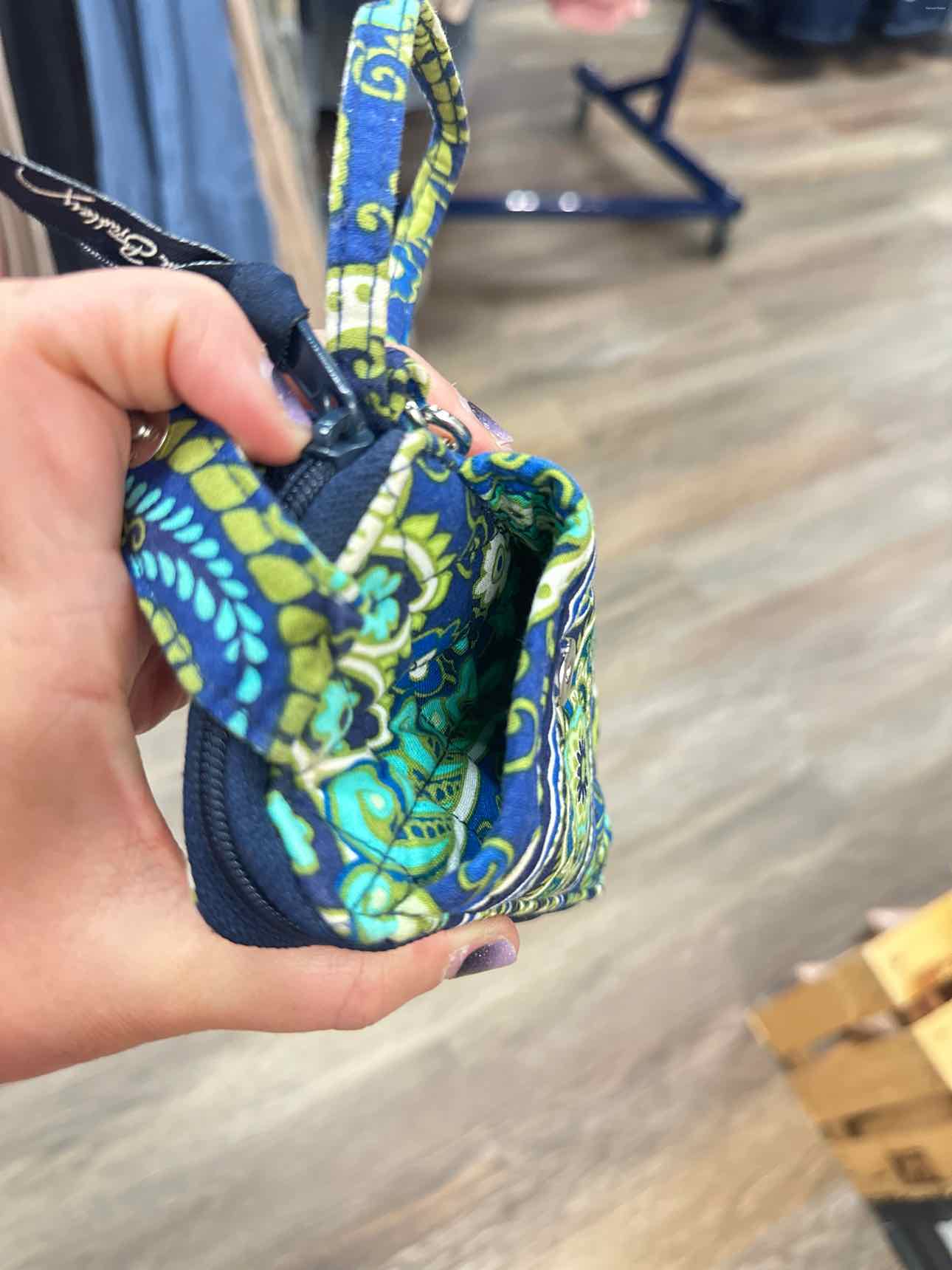 Vera Bradley Rhythm & Blues Paisley Pattern Zipper Wristlet Blue Green Wallet