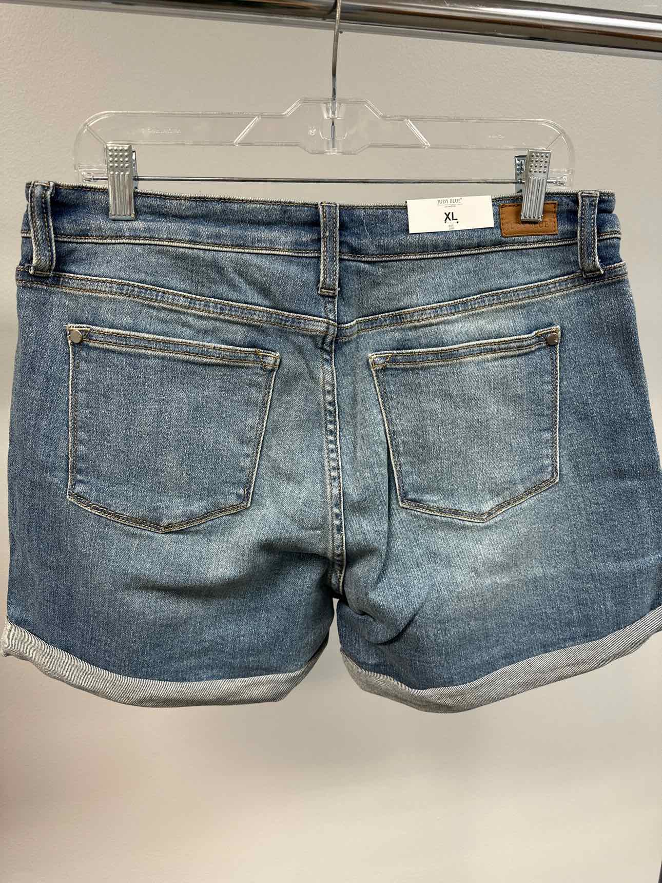 Judy Blue Mid-Rise Cuffed Denim Medium Wash Shorts