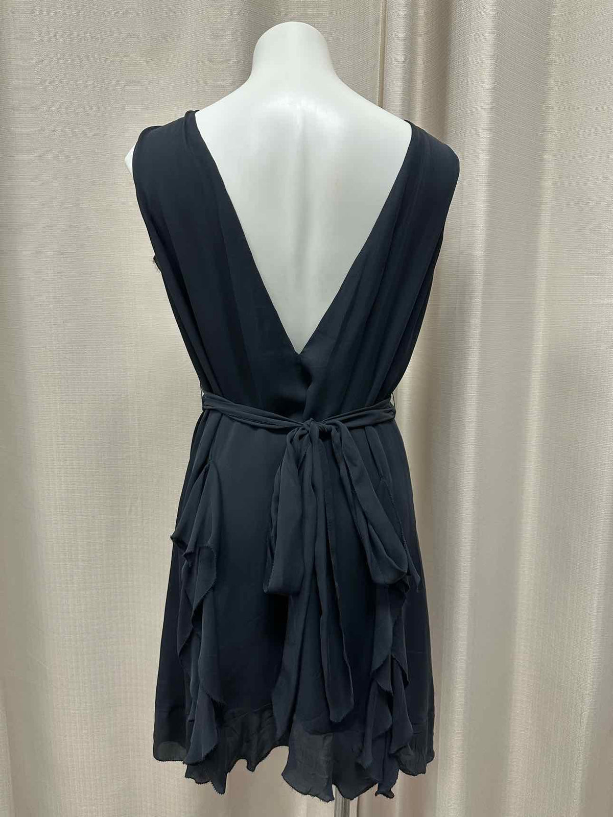 L'Agence 100% Silk Belted Lighweight Flowy Keyhole Overlay Neck 2 Black Dress