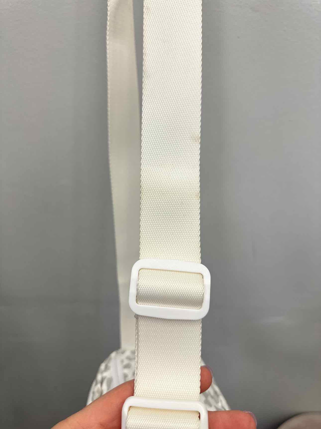 Unbranded Size Small White/Gray Handbags
