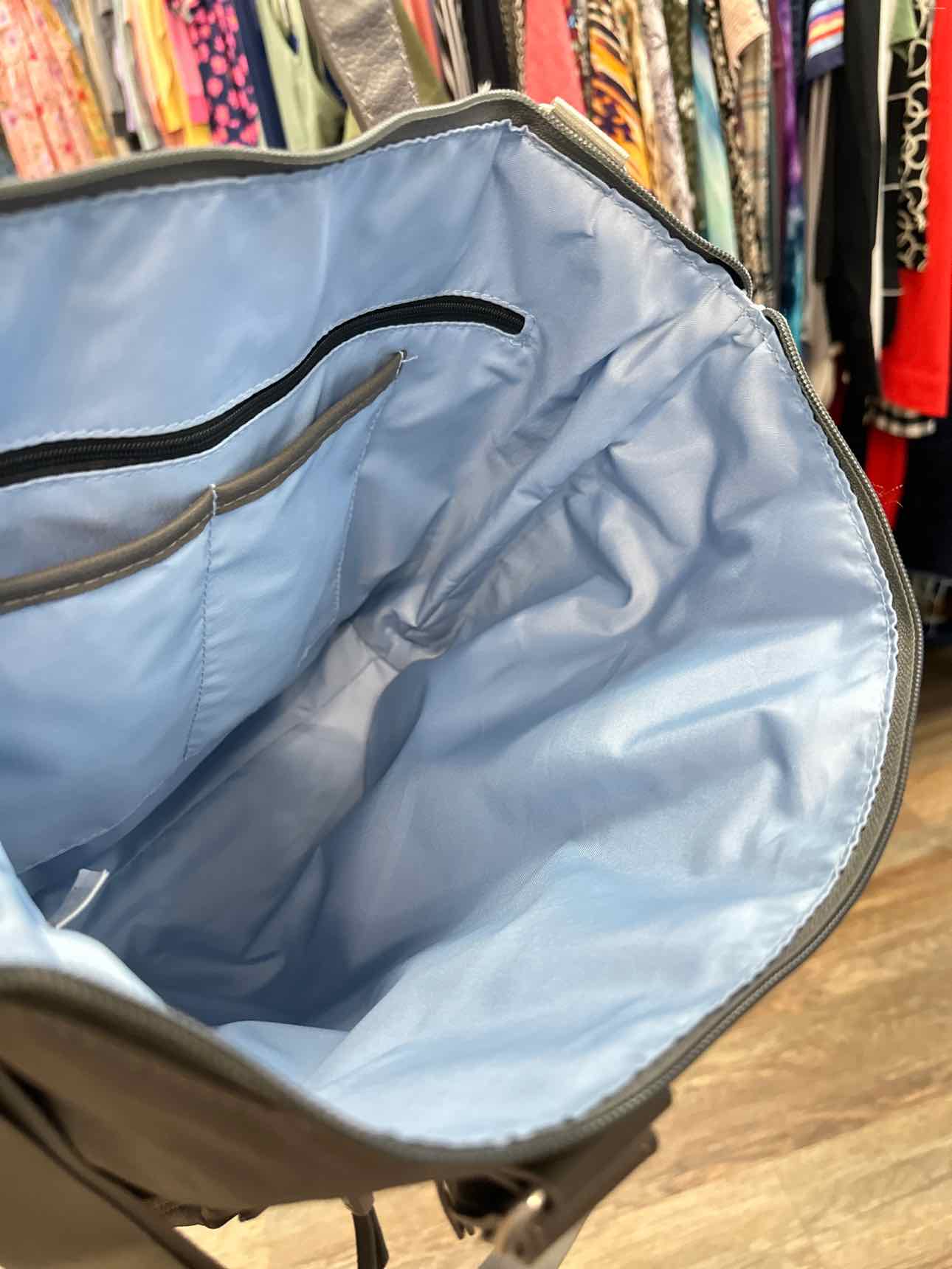 Baggallini Size Large Gray Handbags