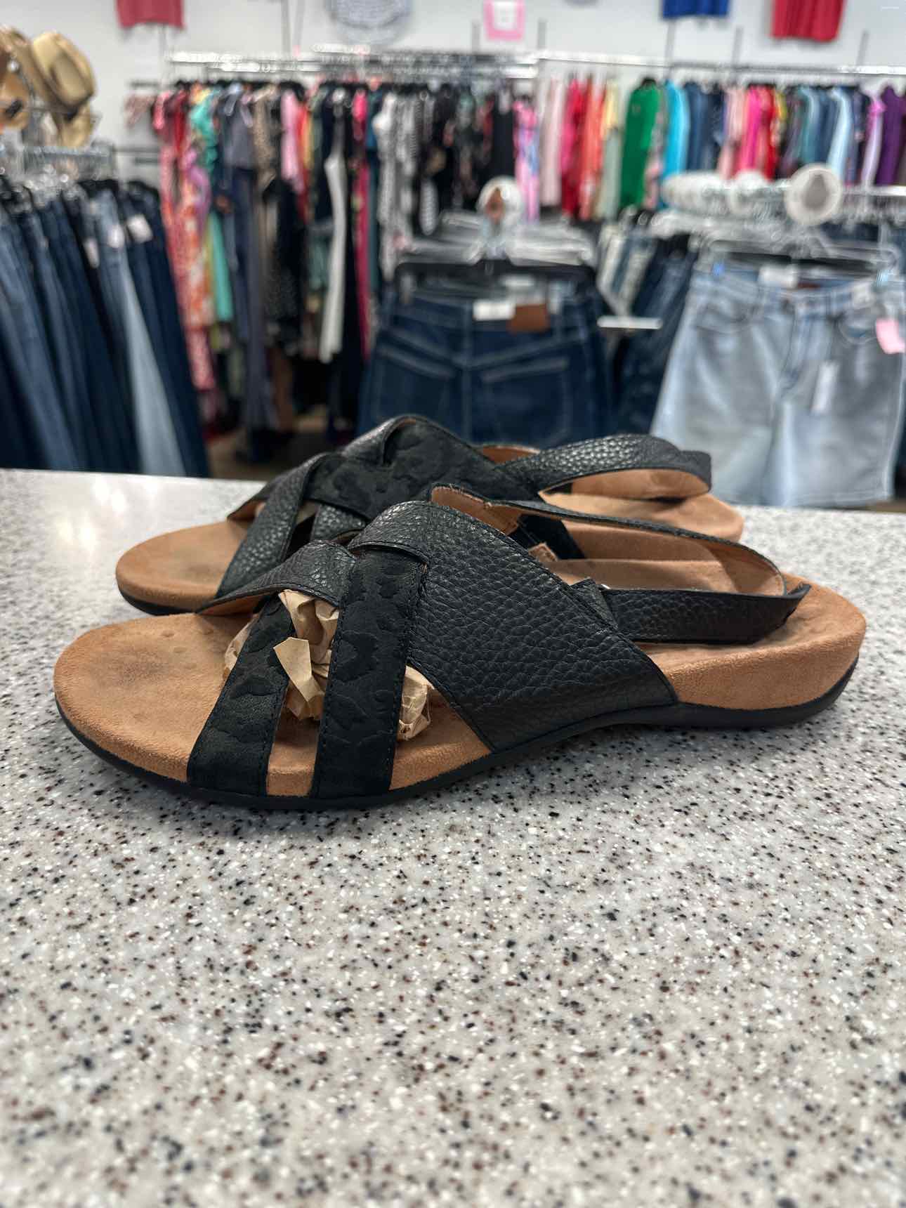 Vionic Size 10 Black Textured Leather Leopard Sandal