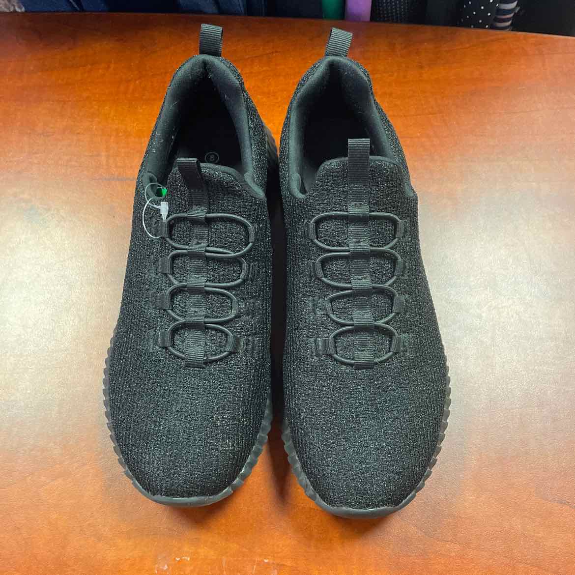 Skechers Size 8 Black Sneakers