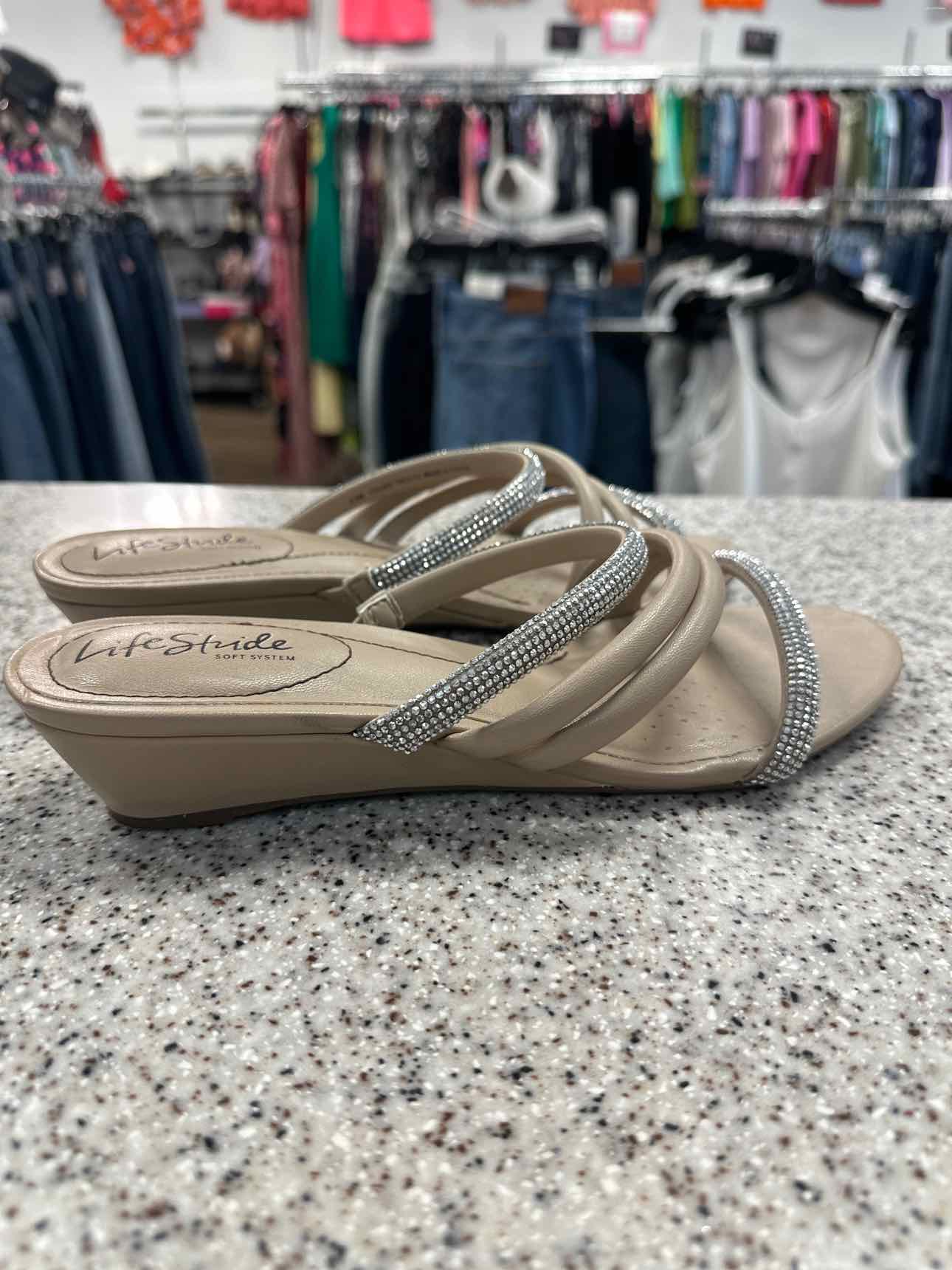 Life Stride Size 8 1/2 Nude sandal