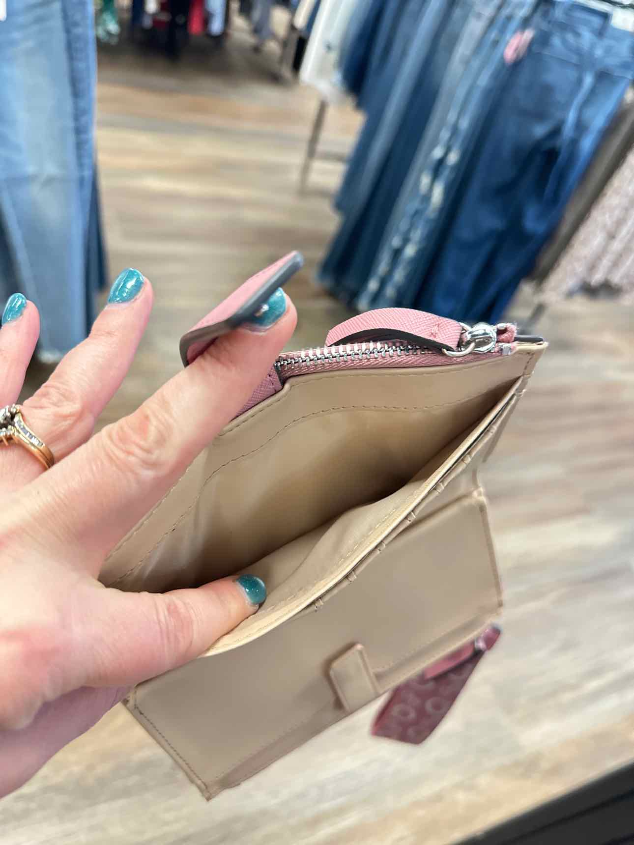 Guess Size Medium Blush Wristlet