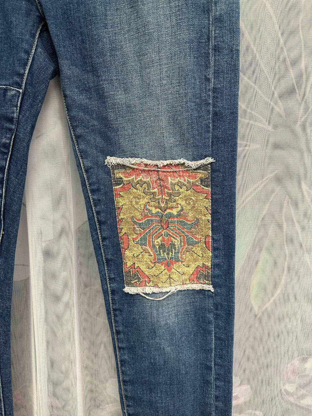 Pilcro Slim Boyfriend Knee Patch/Panel Decor Size 26 Denim Jeans