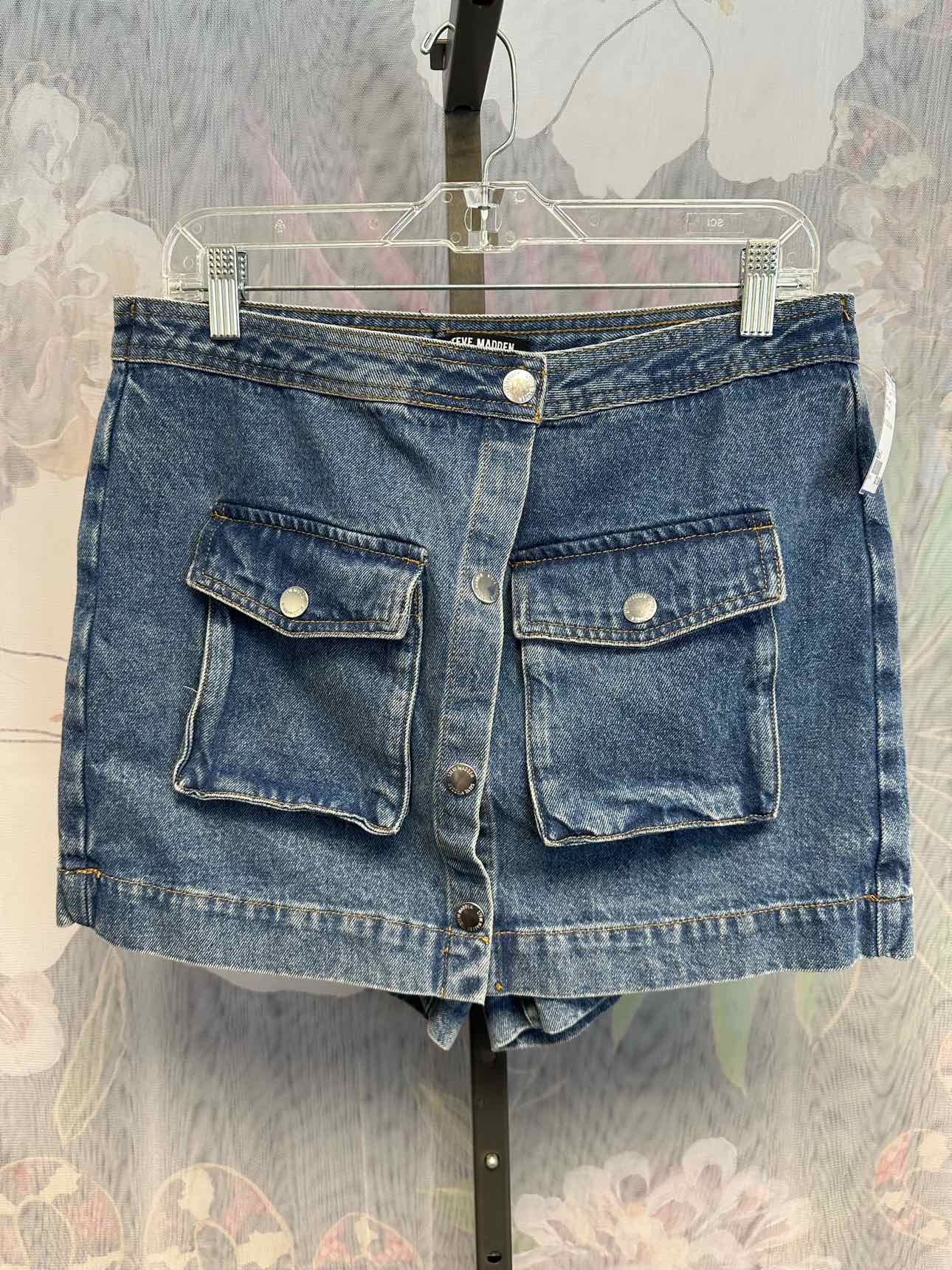Steve Madden 8 Denim button down shorts