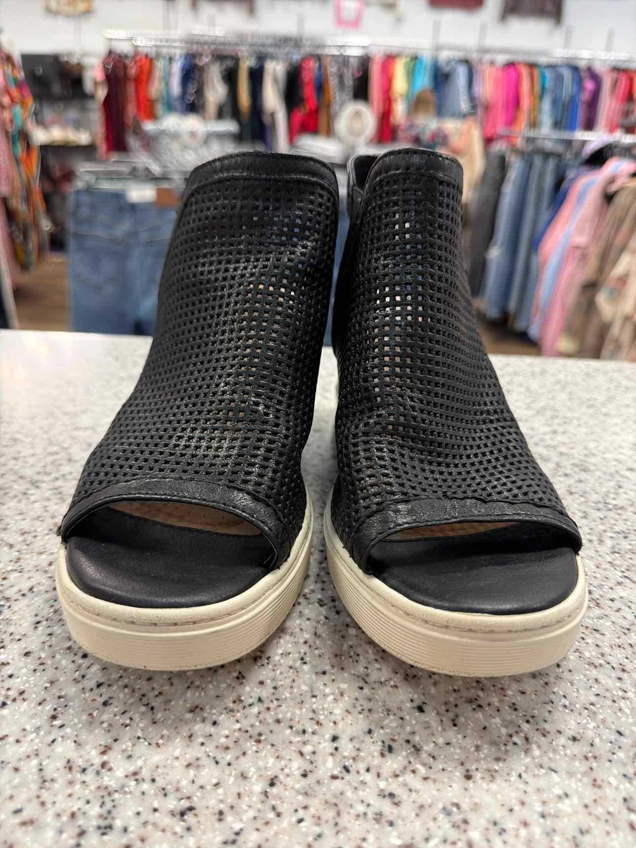 Sofft Size 7.5 Black Perforated Leather Open Toe Wedge Sandals