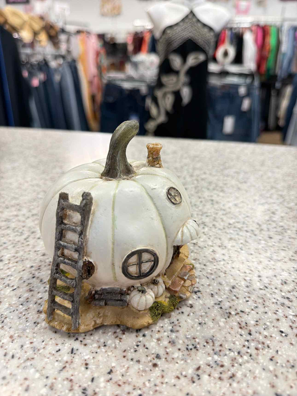 Top Collection Resin Miniature White Pumpkin Fairy House Statue Home Decor