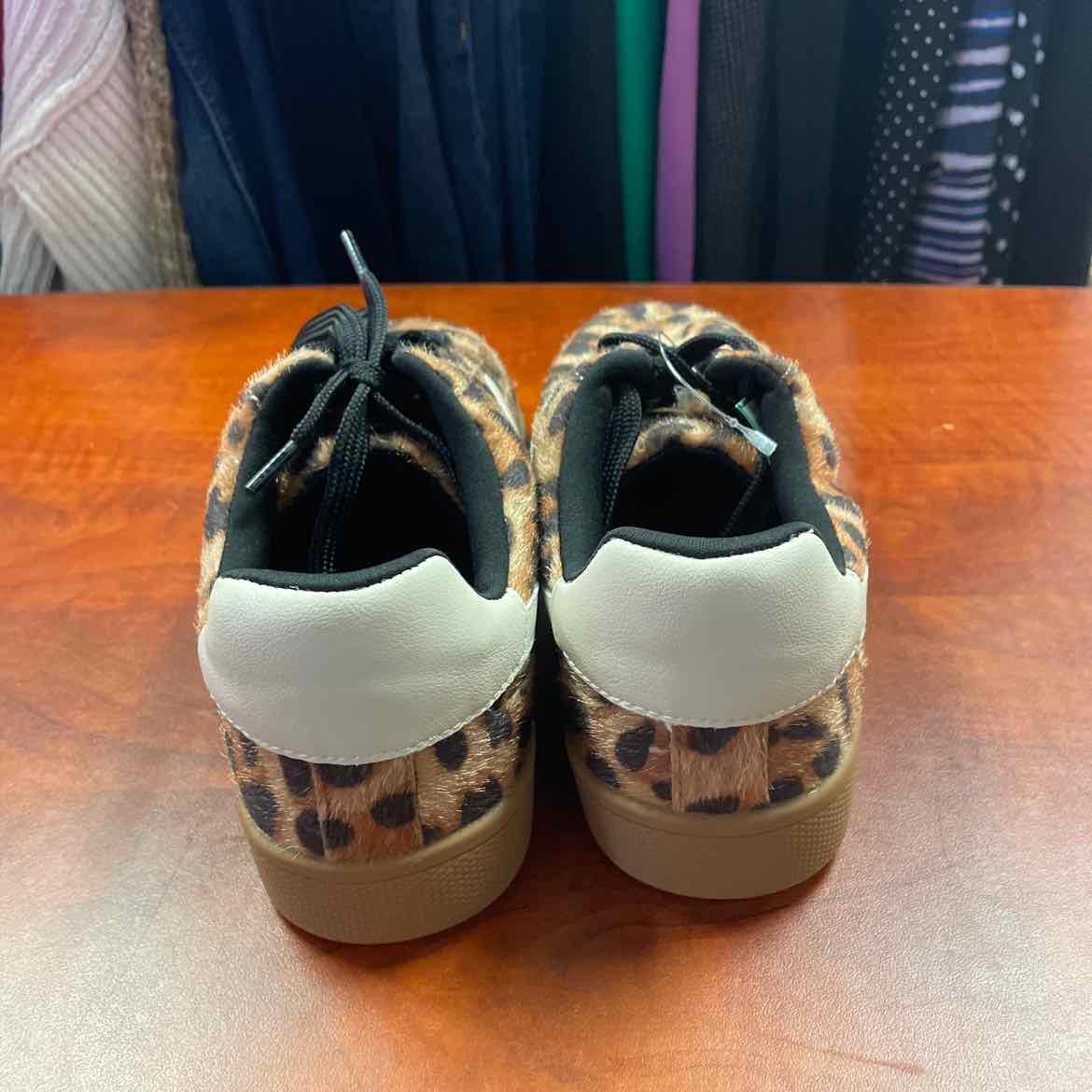 Dolce Vita Voyage Leopard Print Sneakers Size 7