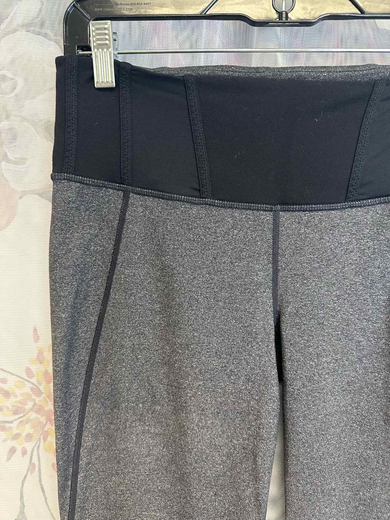 Lululemon Align High Rise Size 8 Grey Capri Leggings