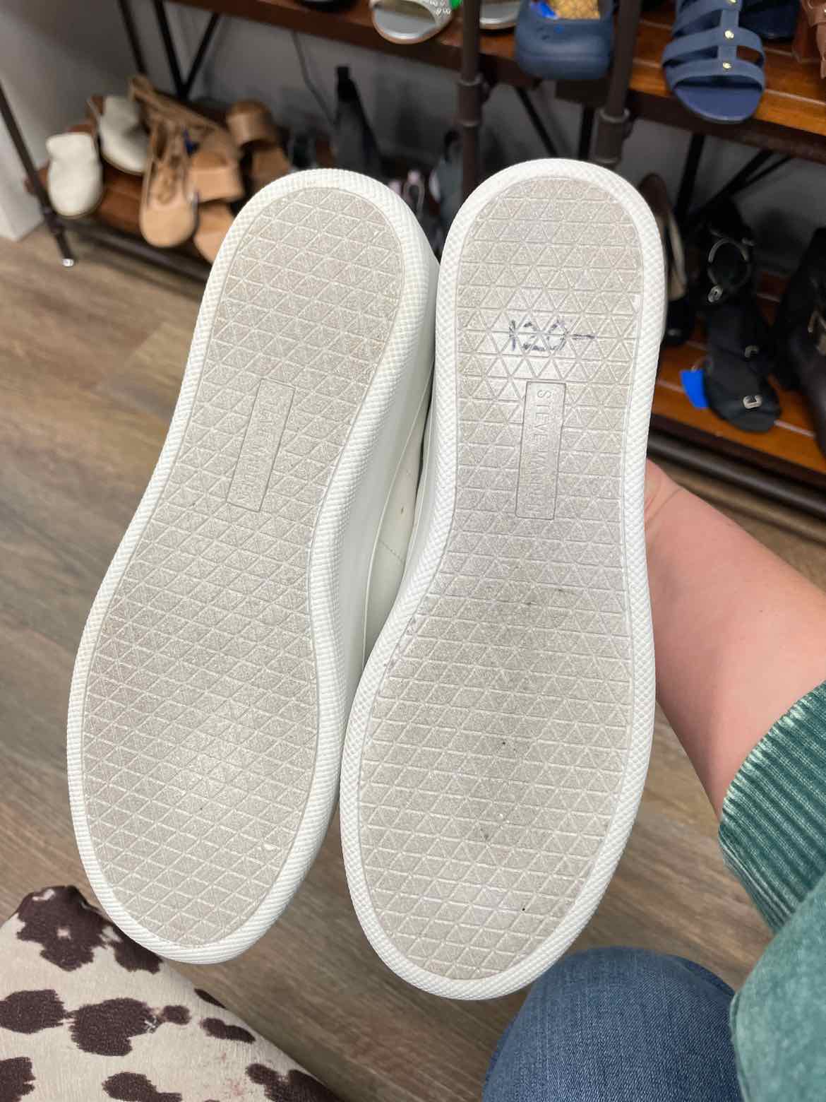 Steve Madden Size 9 1/2 White Shoes