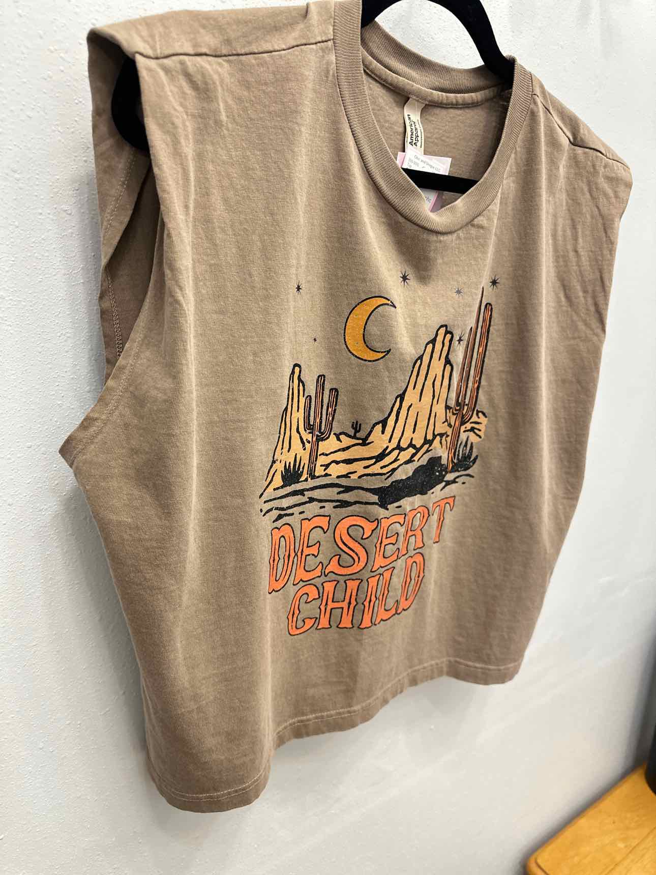 Blakeley "Desert Child" Graphic Muscle Tee Size Large Brown Top
