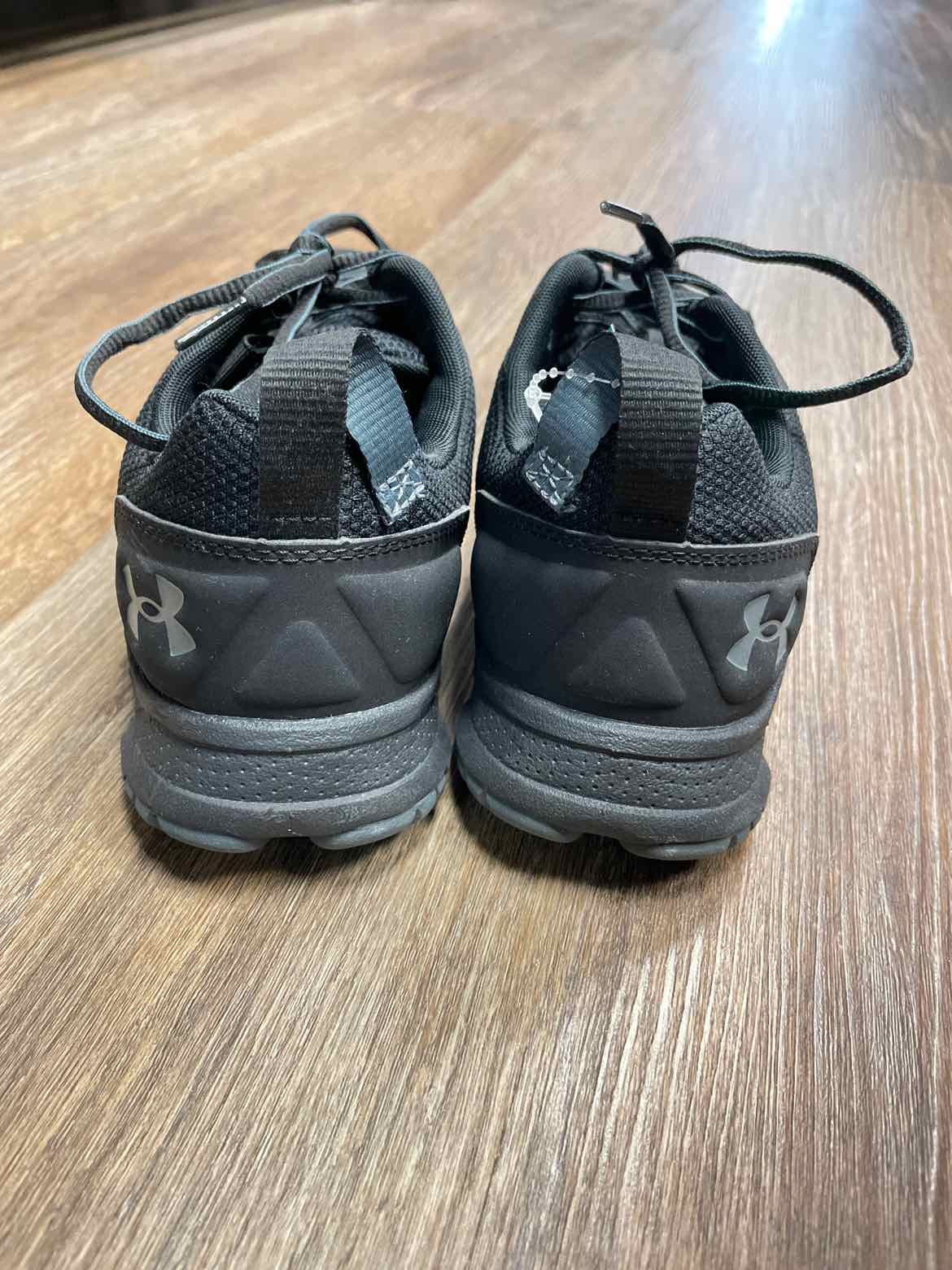 Under Armour Size 10 Black Shoes
