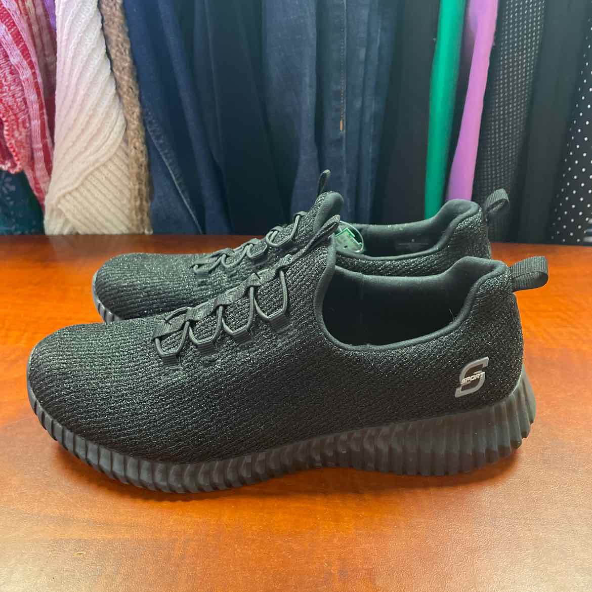 Skechers Size 8 Black Sneakers