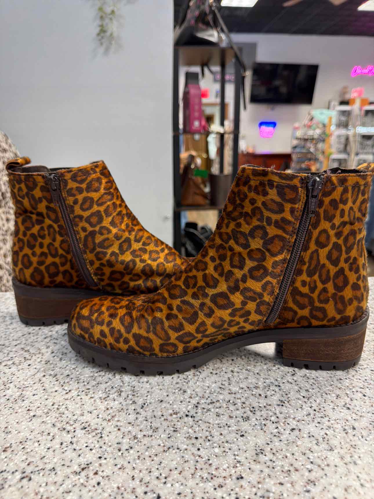 Skechers Size 9 Faux Fur Booties Leopard Boots