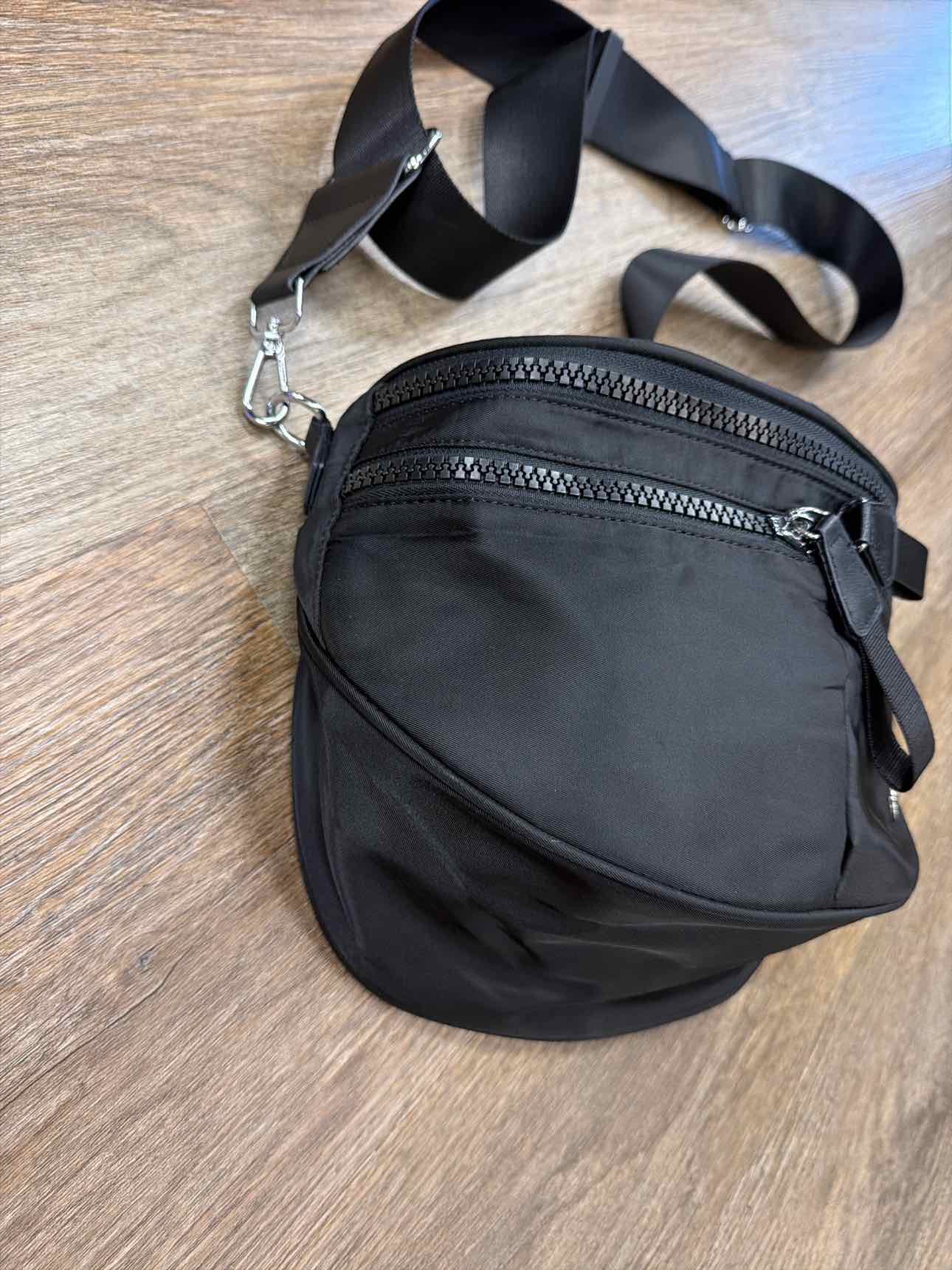 I&R Nylon Crossbody Bum Bag Water-Repellent Sling Bag NWOT Black Handbags
