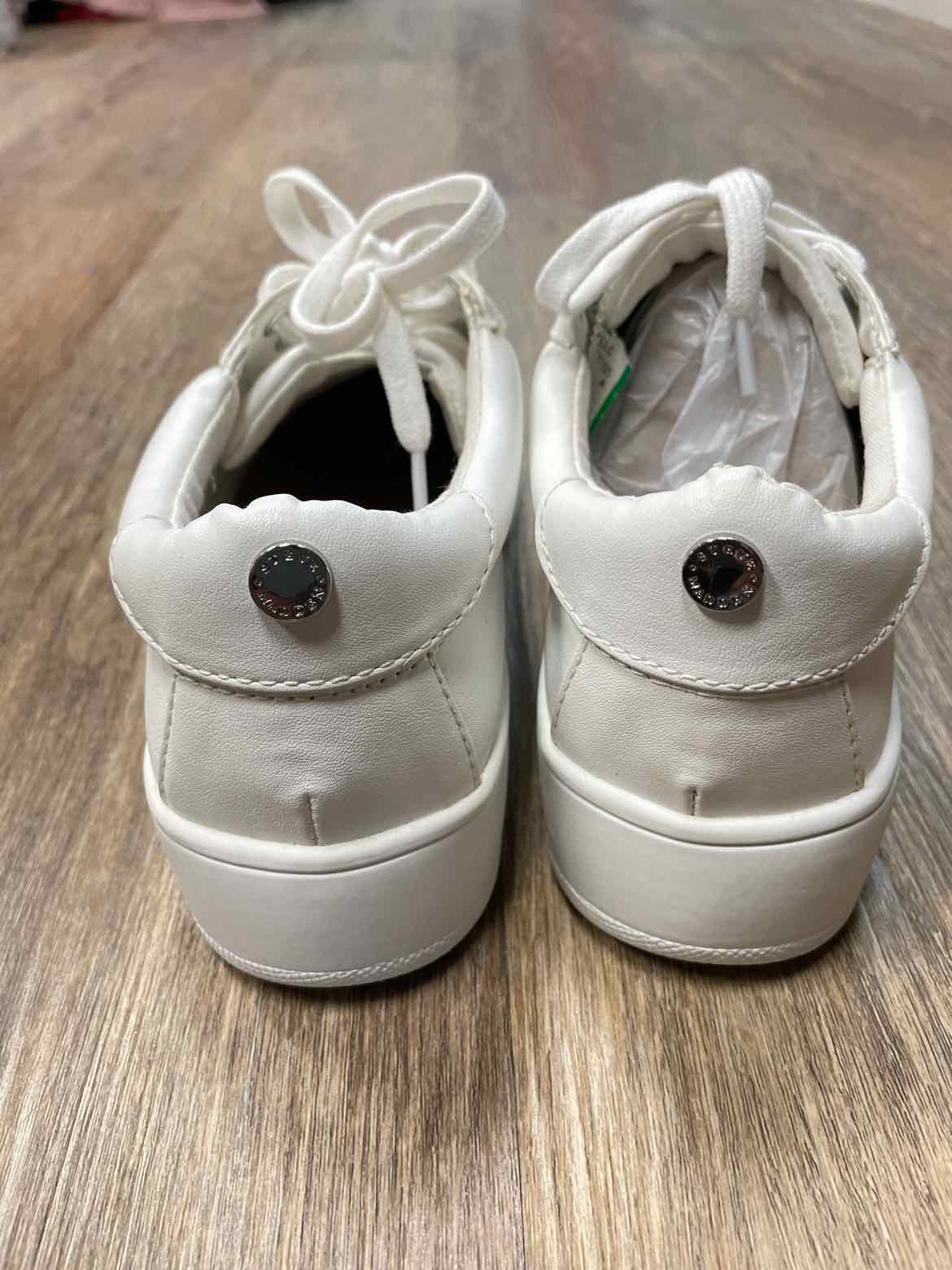 Steve Madden Size 9 1/2 White Shoes