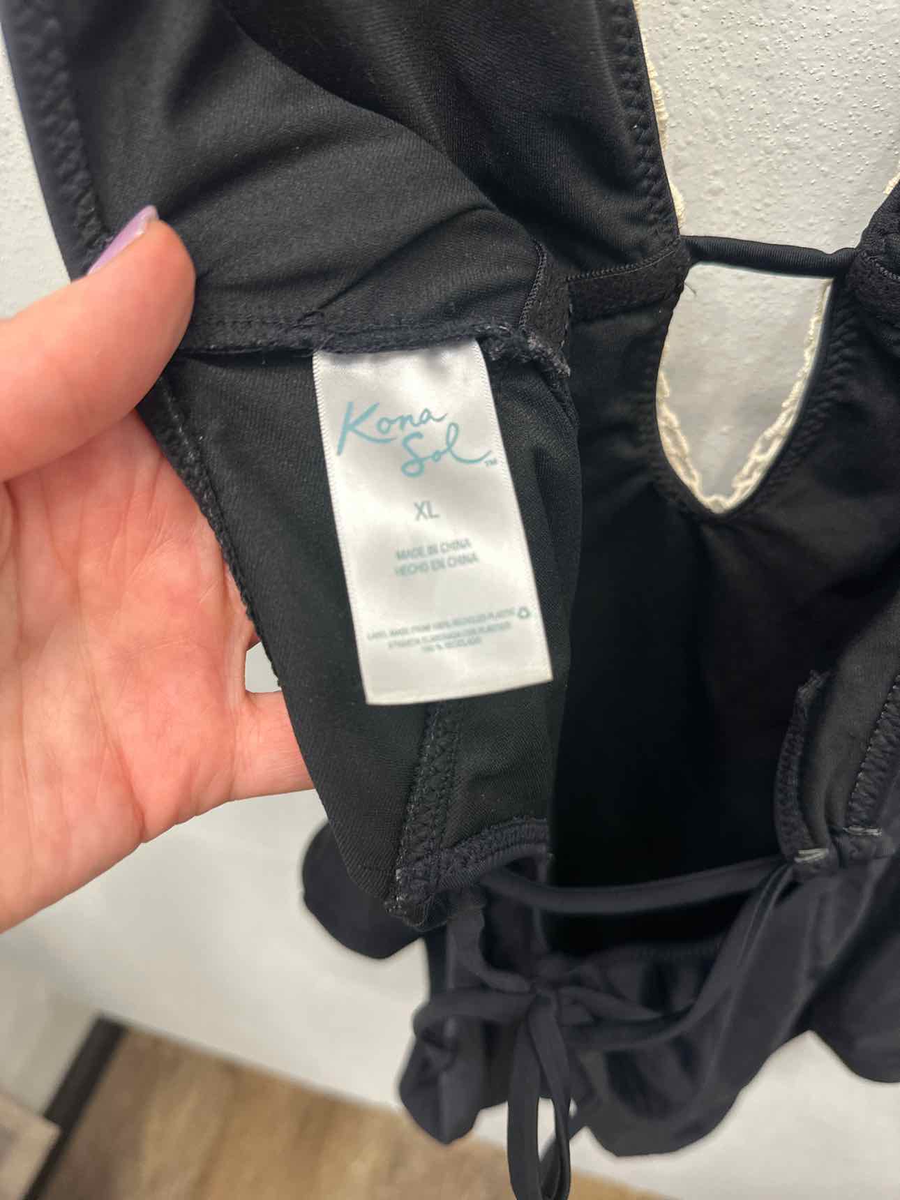 Kona Sol Size XL Black/Ivory Swim