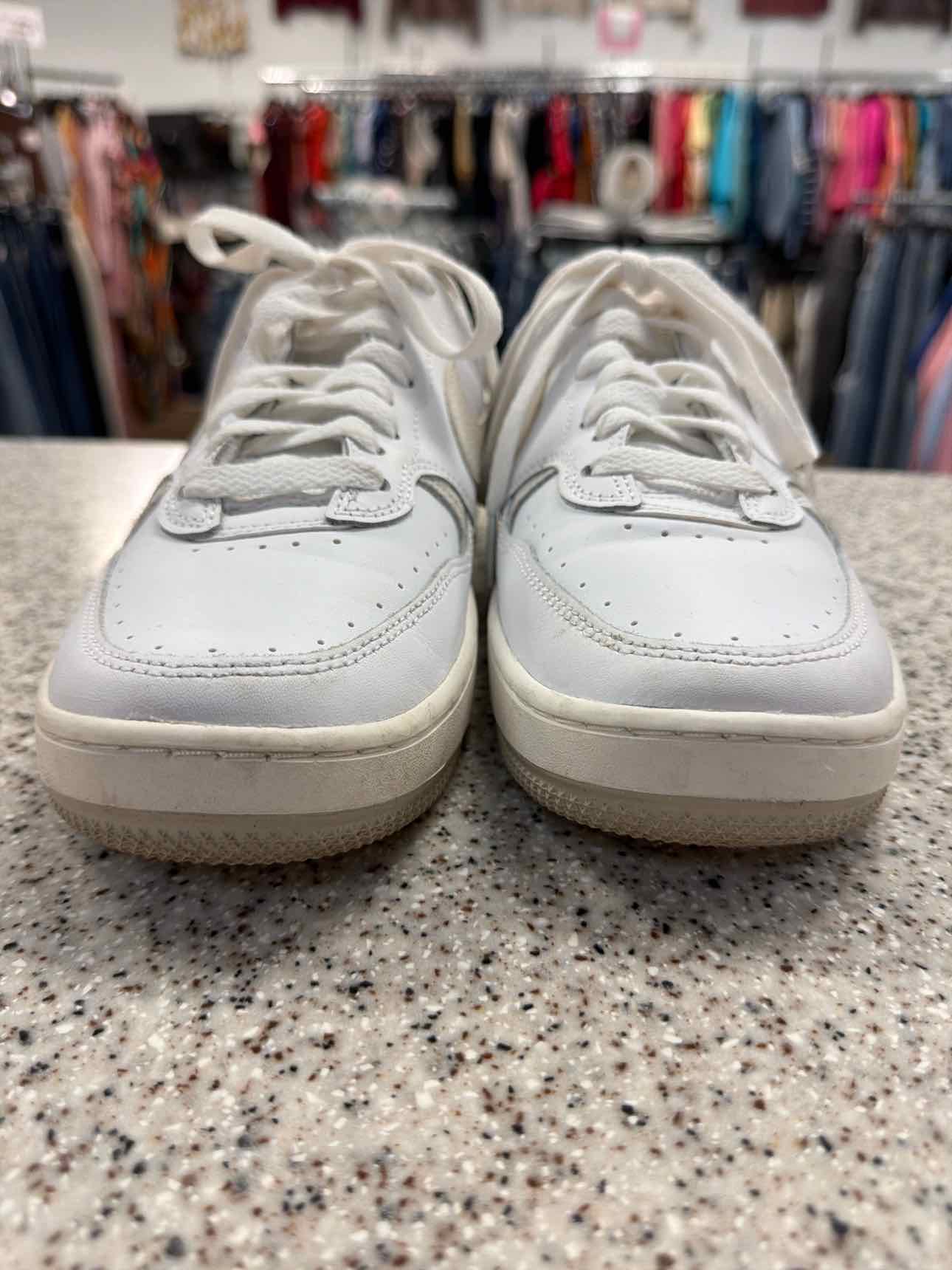 Nike Size 7 White Women's Gamma Force Leather Sneakers