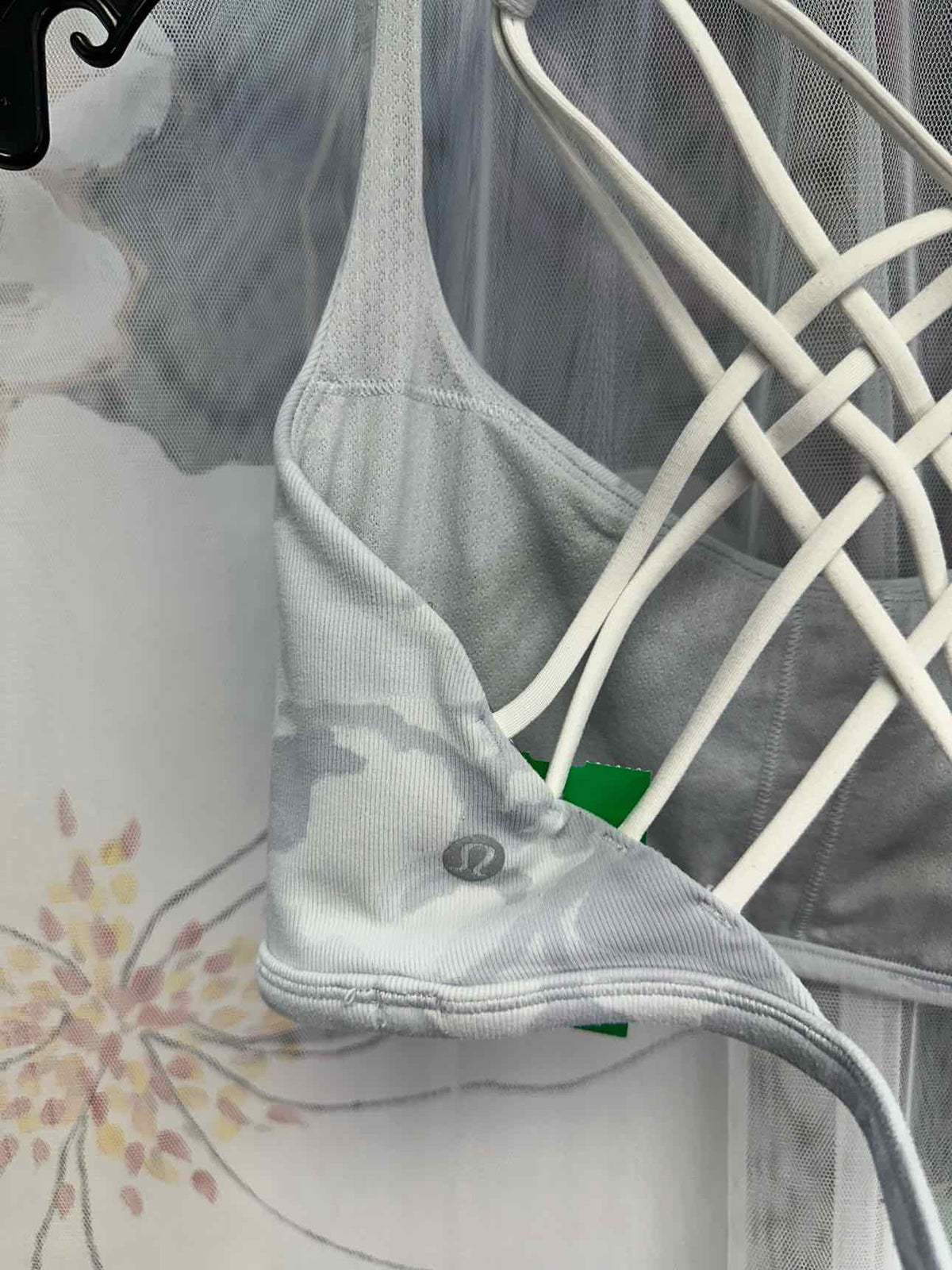 Lululemon Energy Camo Criss Cross Racerback Sports Bra Size 8 Grey