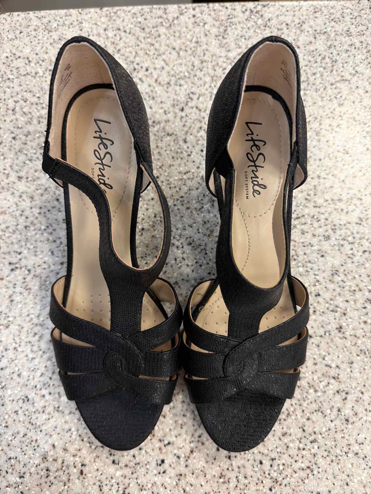Life Stride Size 9 Strappy Dress Sandals T-Strap Open Toe Block Black sandal