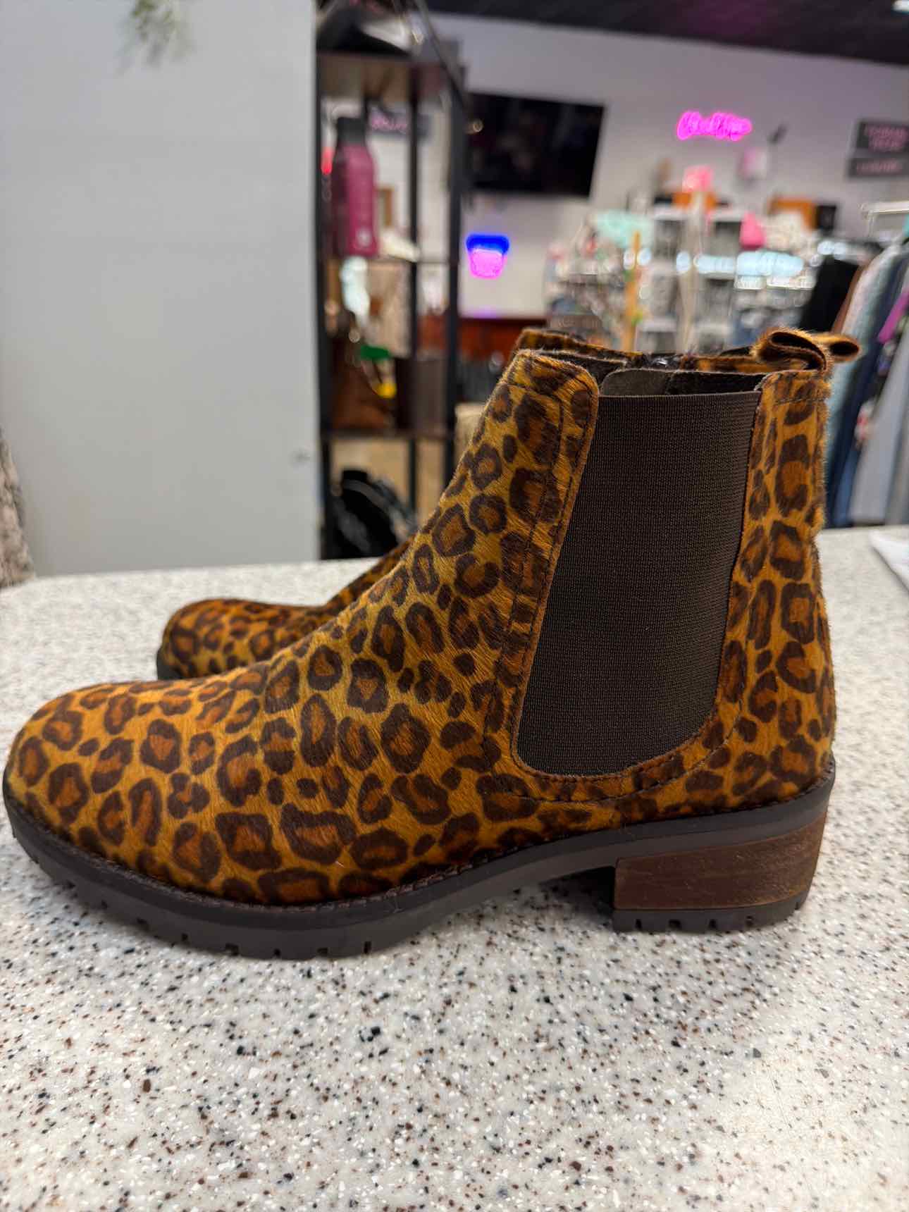 Skechers Size 9 Faux Fur Booties Leopard Boots
