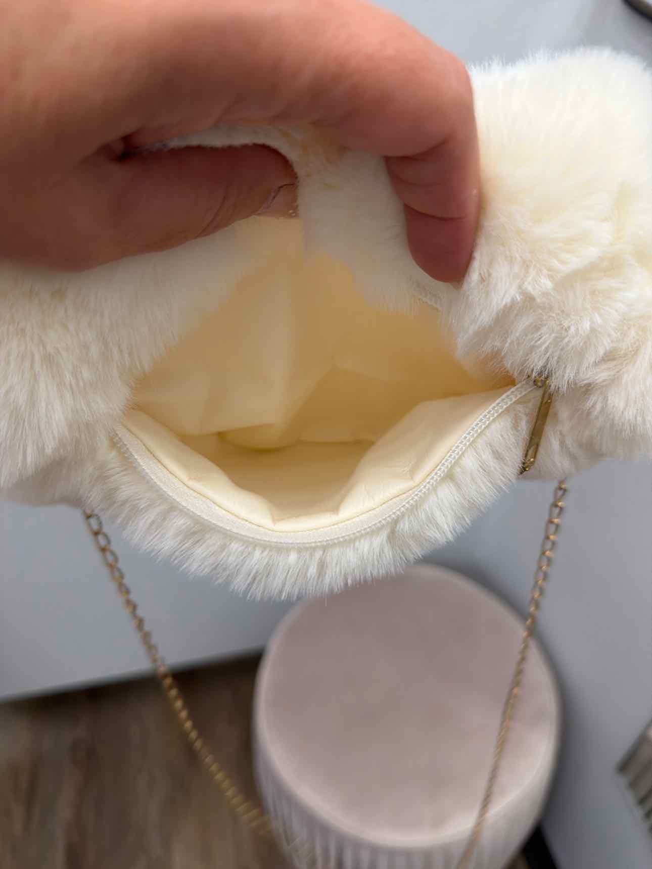 Small White Faux Fur Heart Shaped Gold-Tone Chain Crossbody Handbags