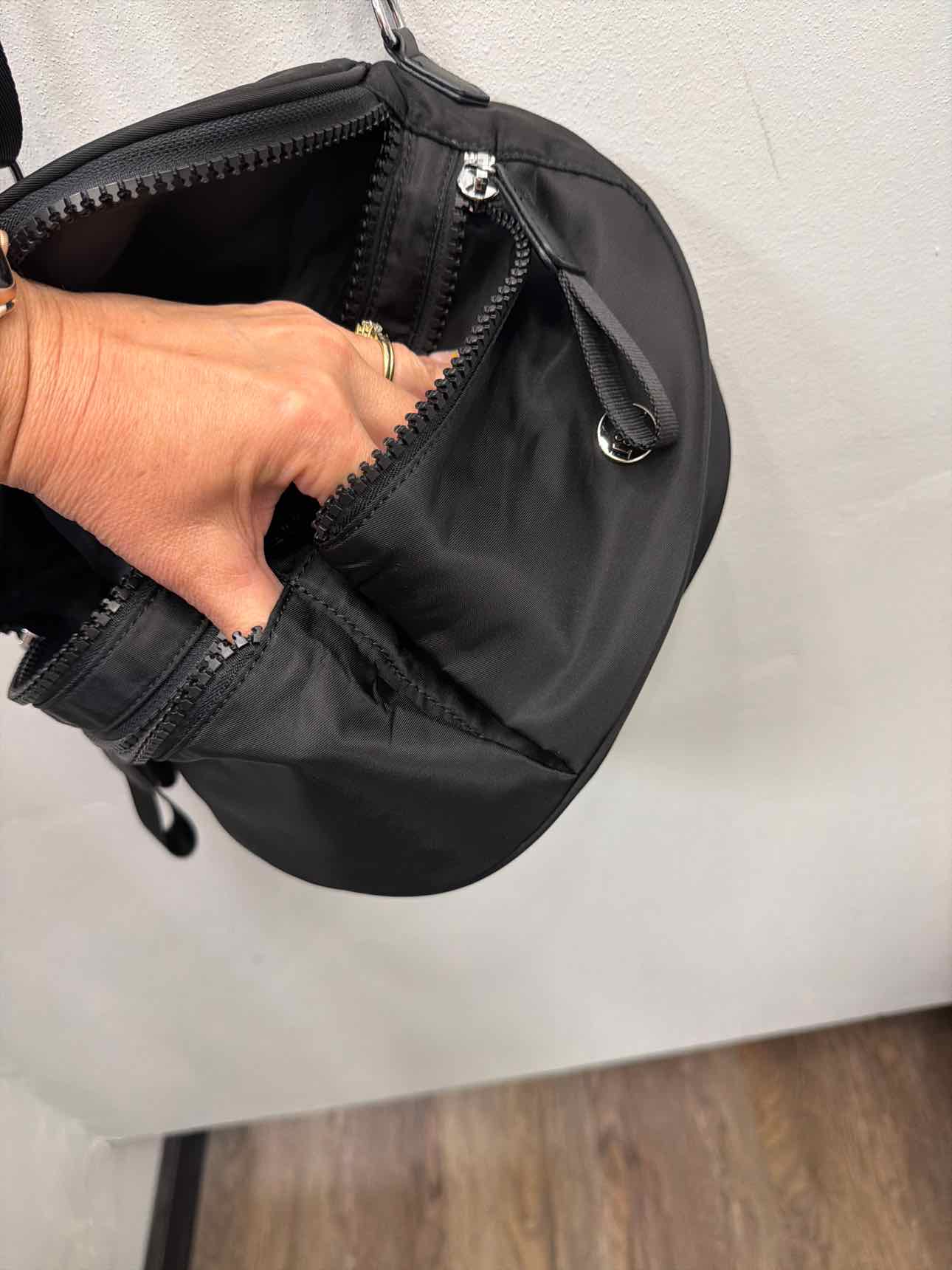 I&R Nylon Crossbody Bum Bag Water-Repellent Sling Bag NWOT Black Handbags