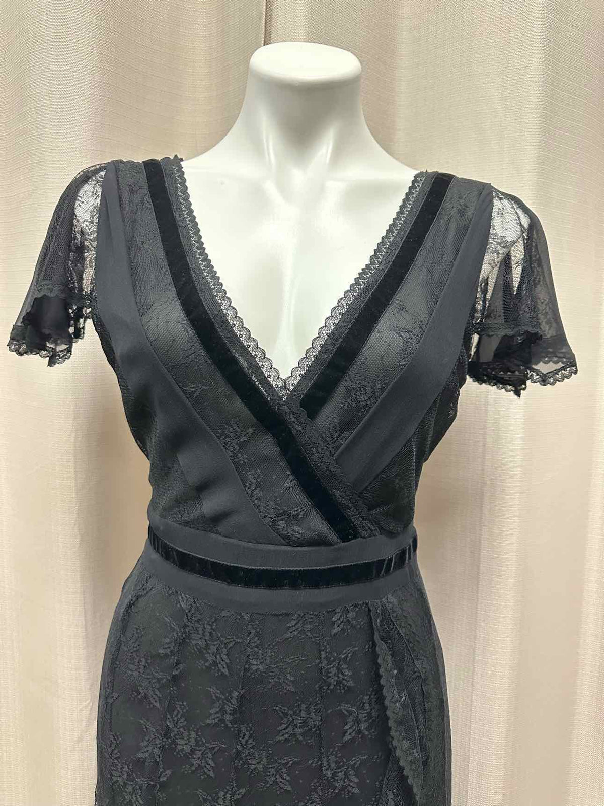 Karen Millen Silk Blend Lace Overlay Short Sleeve Surplice Size 10 Black Dress