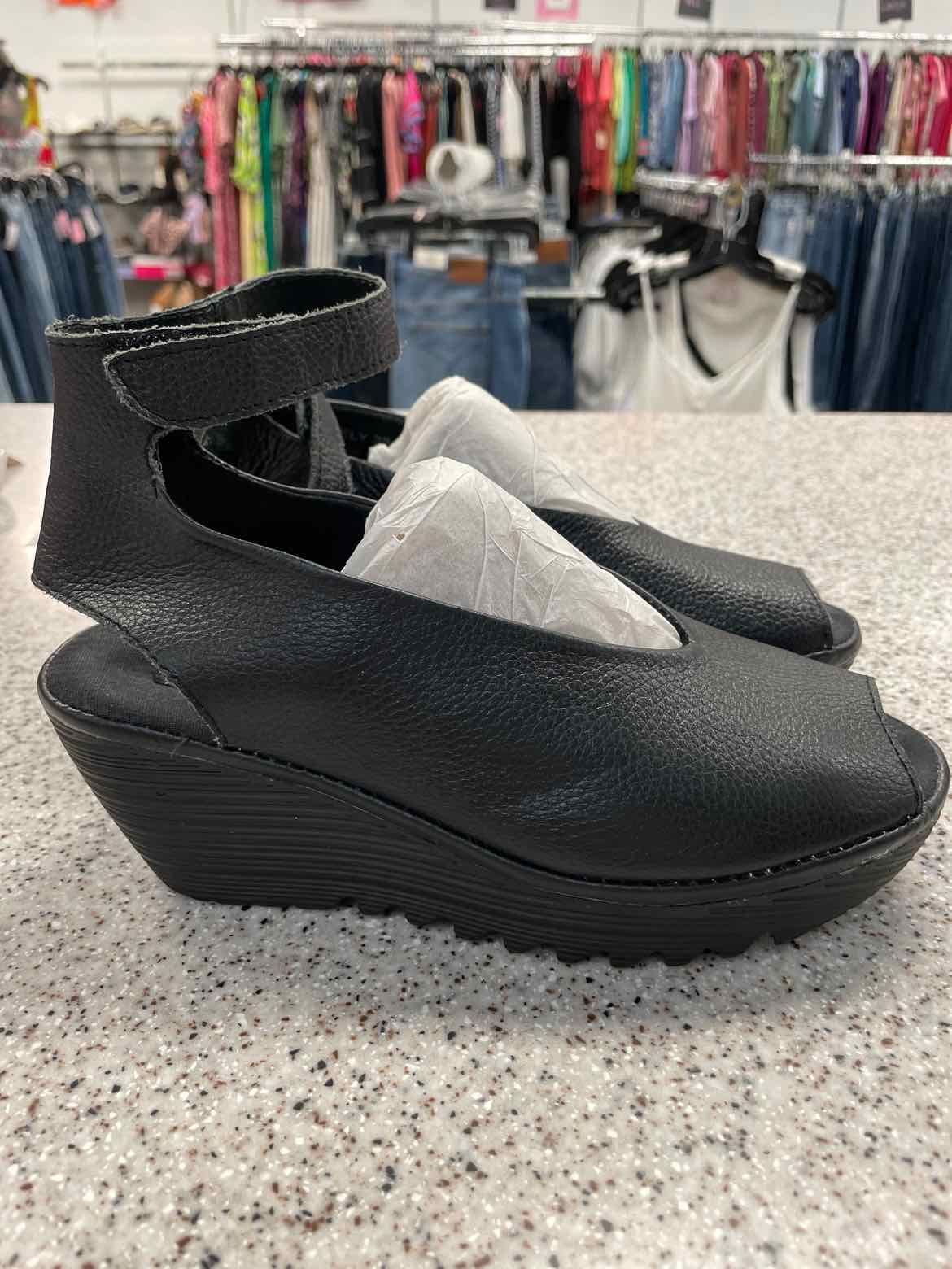 Bernie Mev Size 38 Black sandal