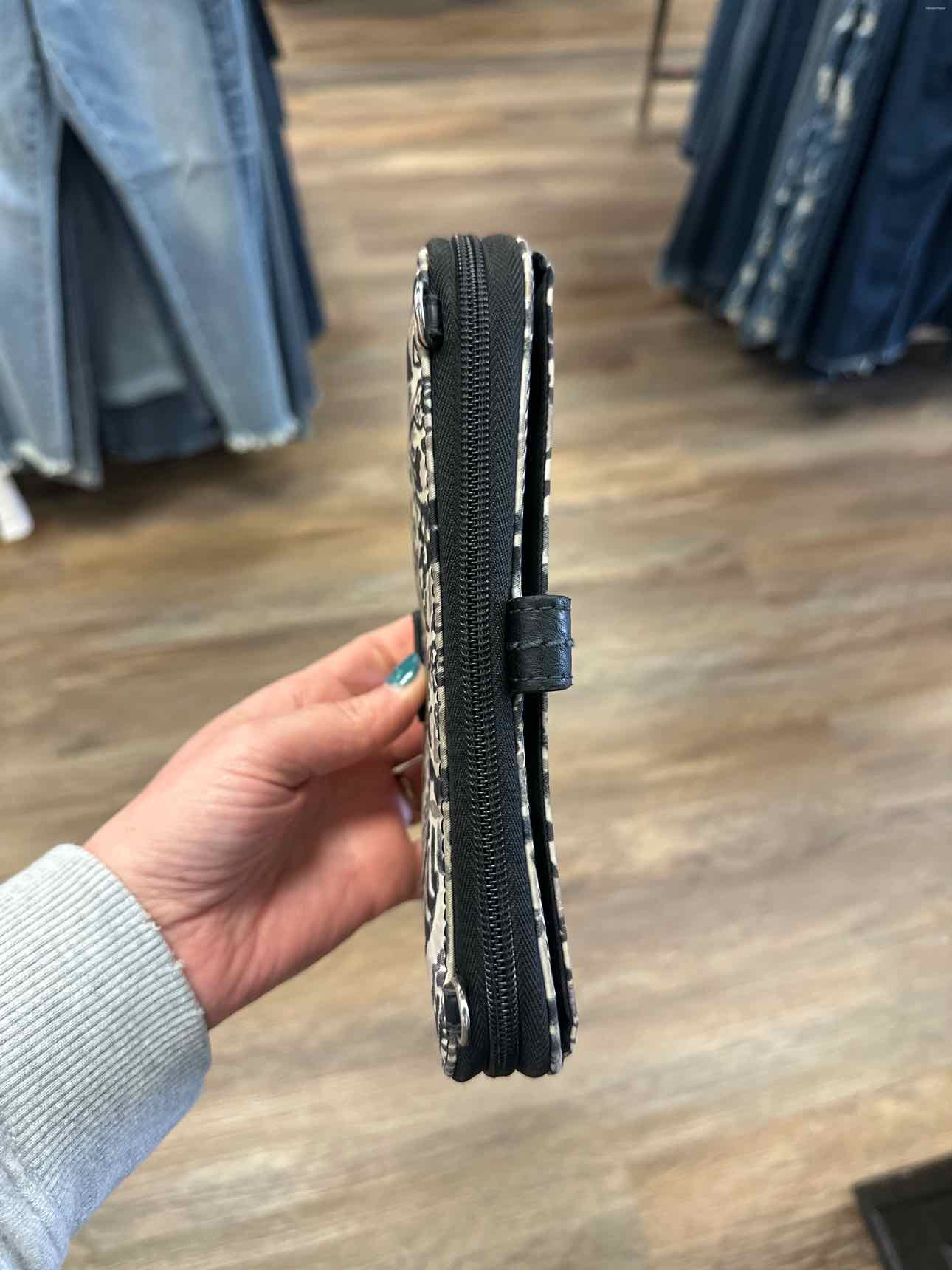 Sakroots Size Large gray/black Wallet