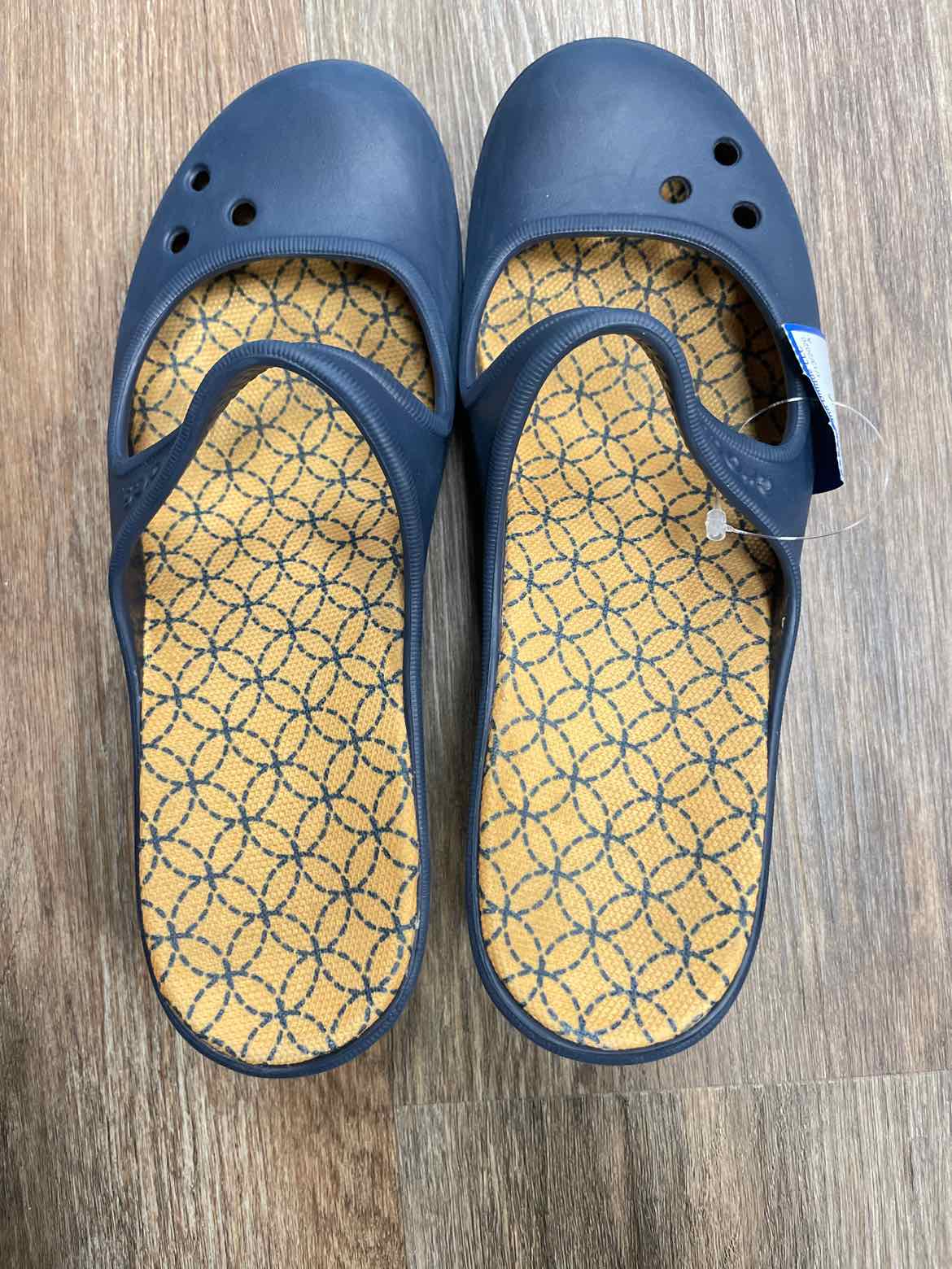 Crocs Size 8 Navy Shoes