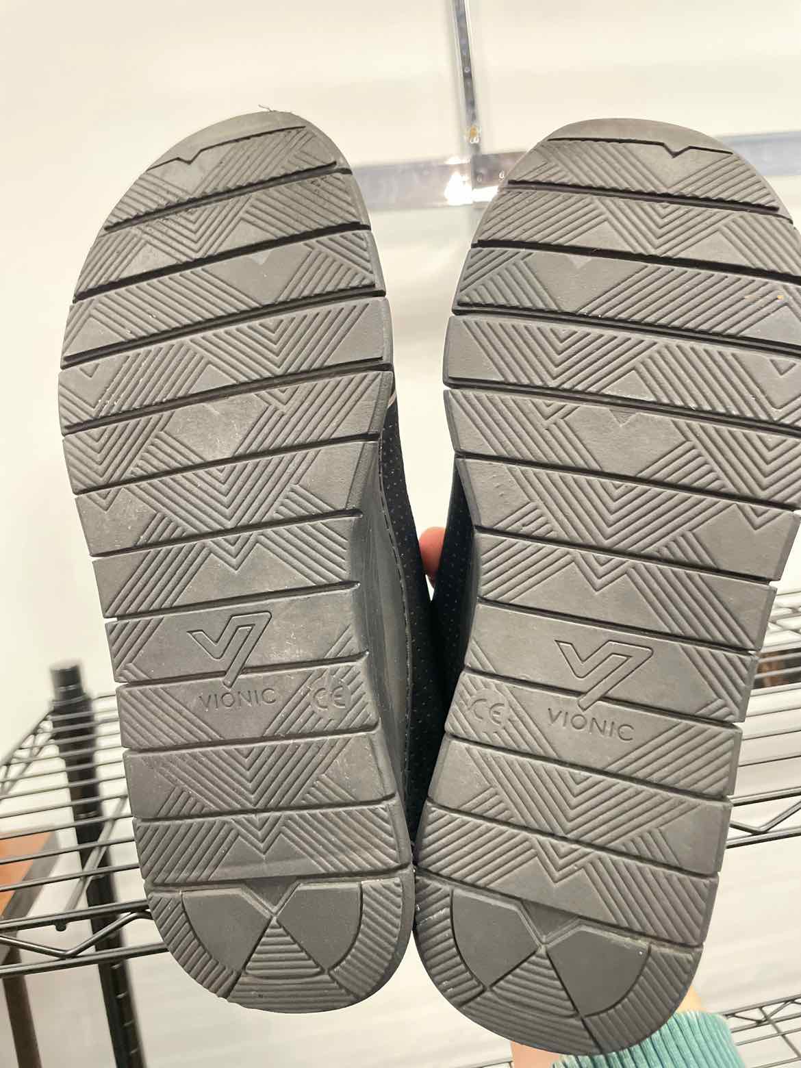 Vionic Size 10 Black Sneakers