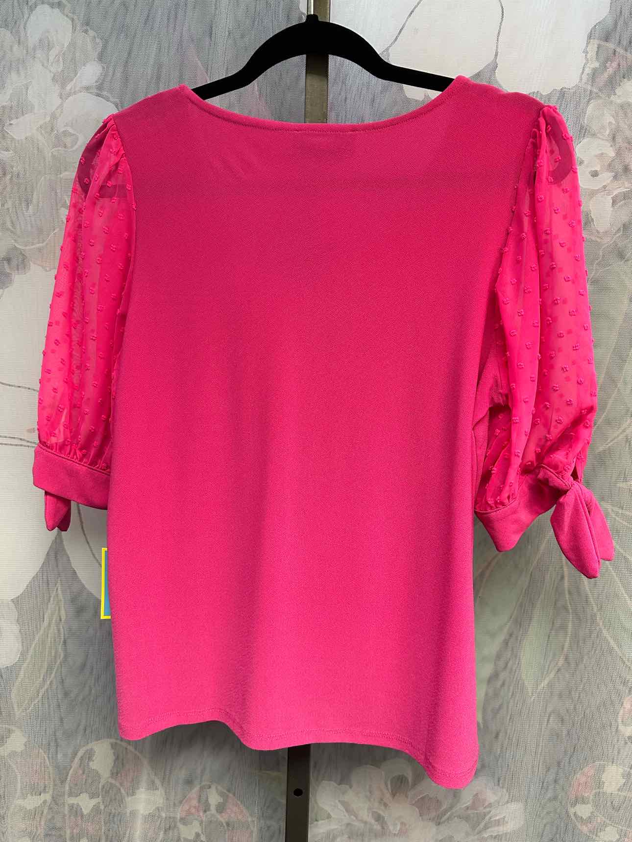 CeCe Size Medium Hot Pink Top