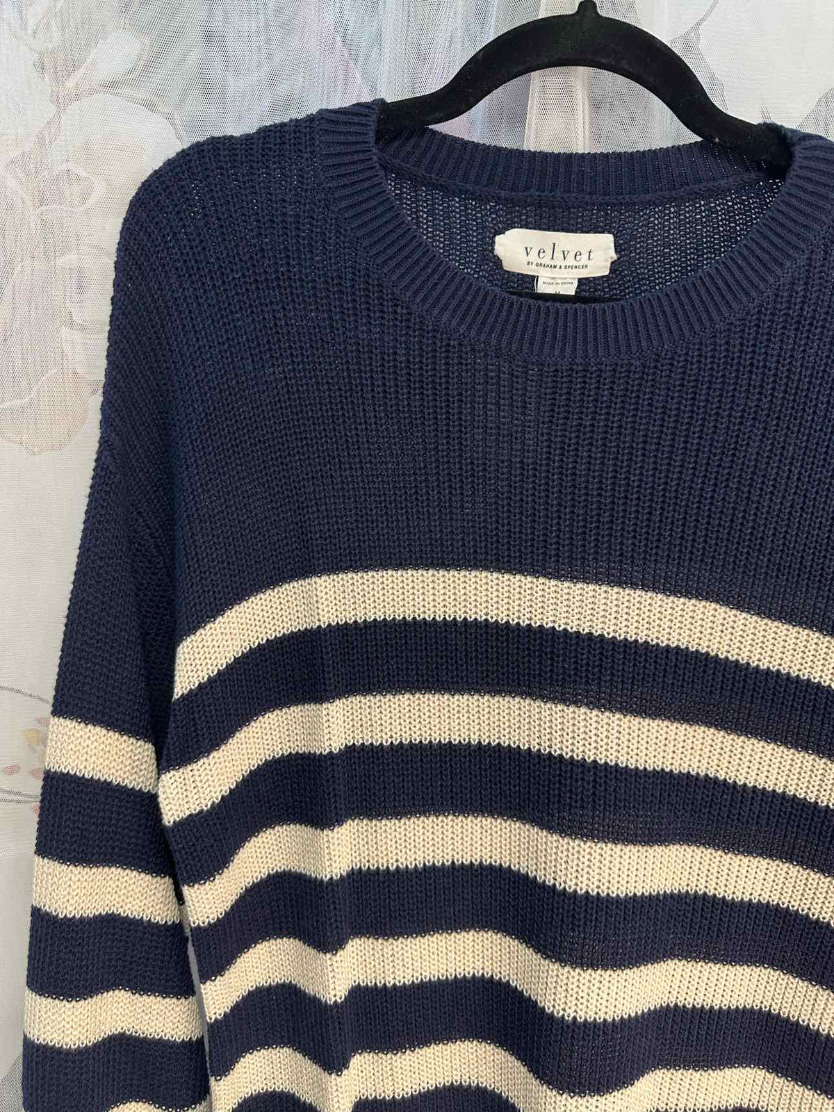 Velvet Striped Heavy Weight Long Sleeve Size Medium Navy/White Sweater