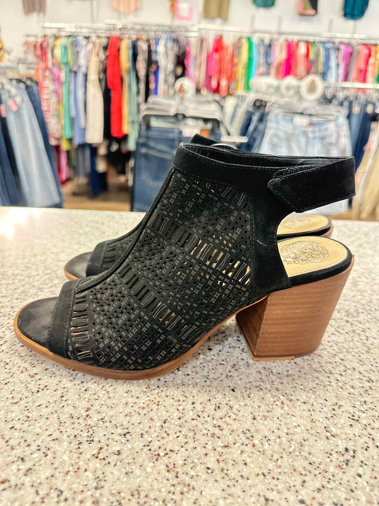 Vince Camuto Size 8 Keannie Lazercut Stacked Heel Sanda Black Shoes
