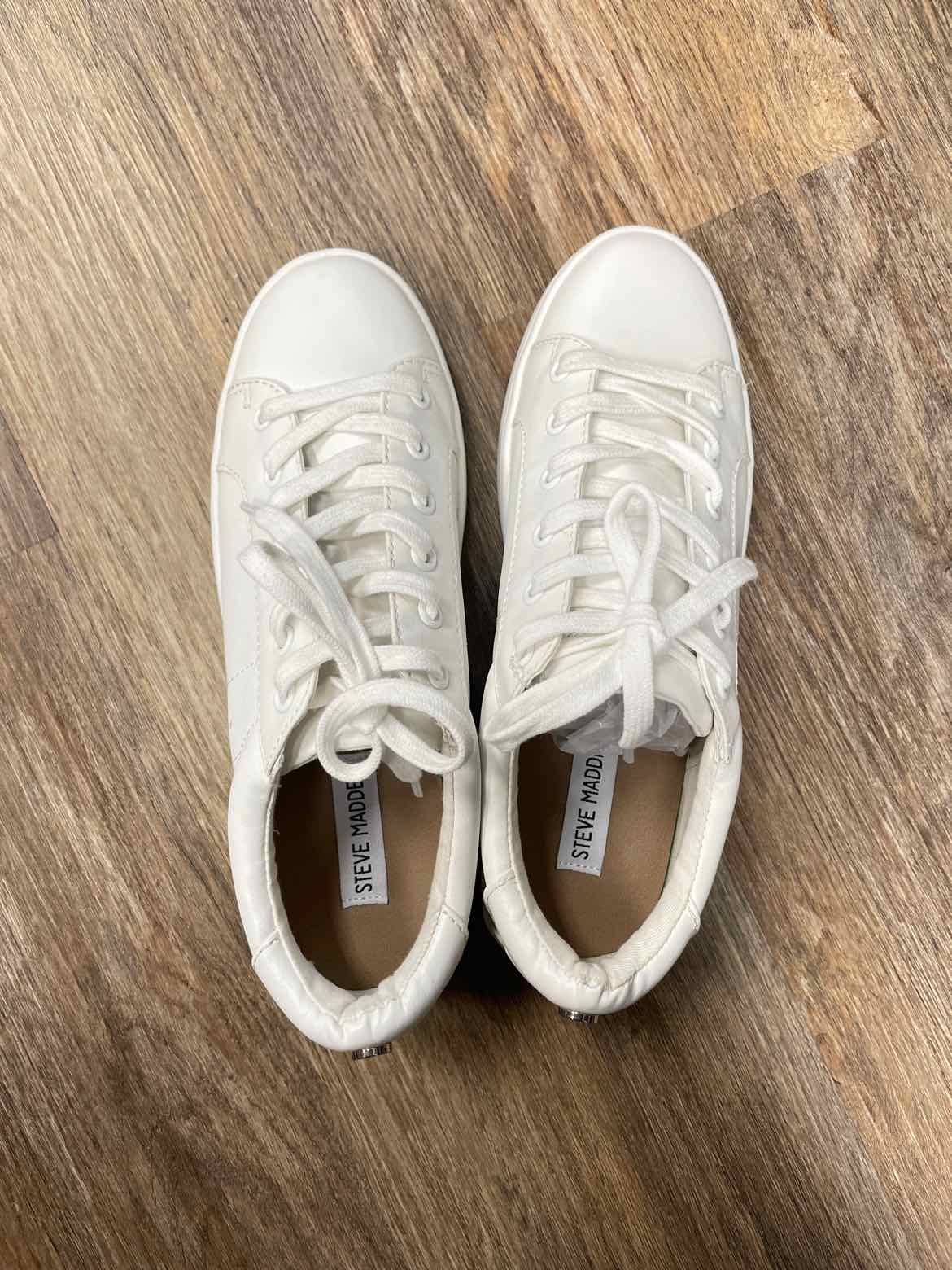 Steve Madden Size 9 1/2 White Shoes