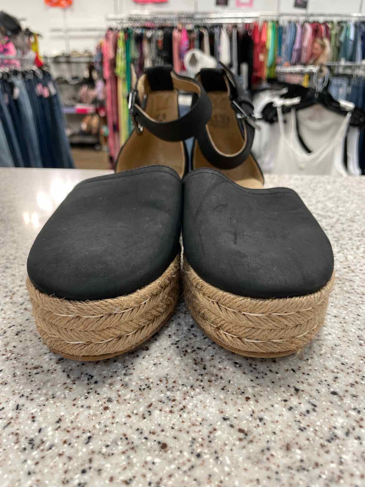 NATURALIZER Size 8 Black sandal