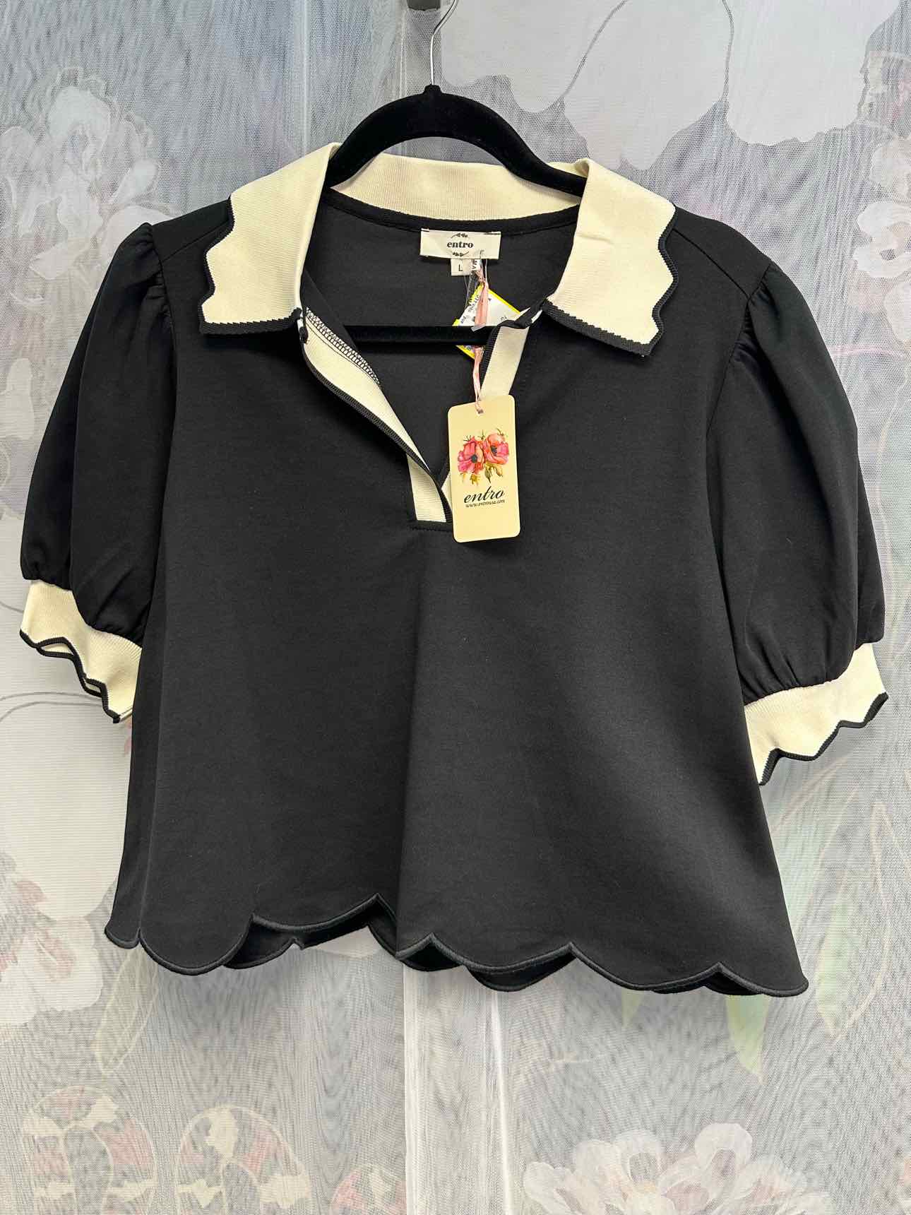 entro NEW NWT Cropped Puffy Short Sleeve Scalloped Blouse Size Large Black Top