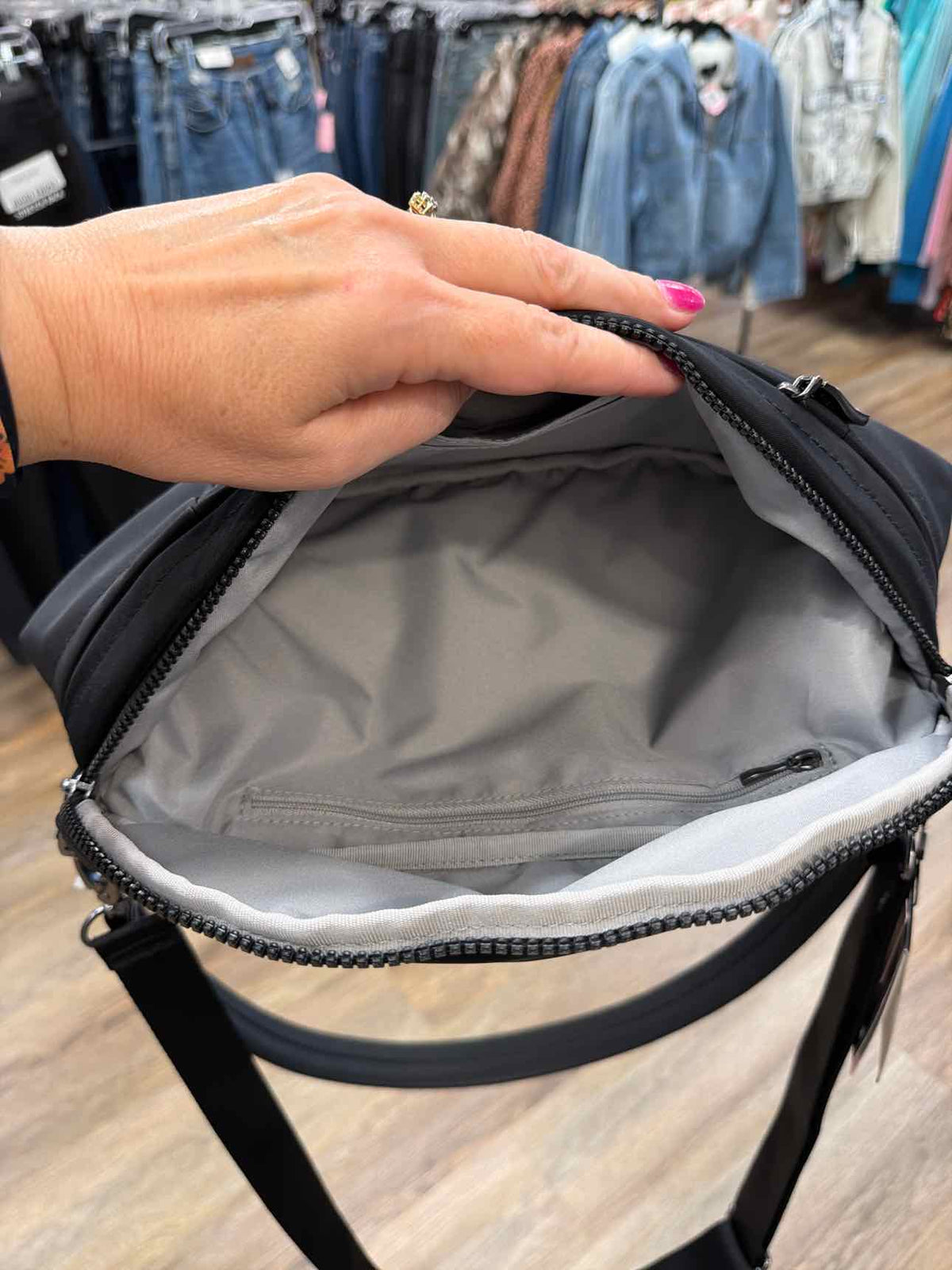 Baggallini Stanton Black Nylon Crossbody Sling Bag NEW