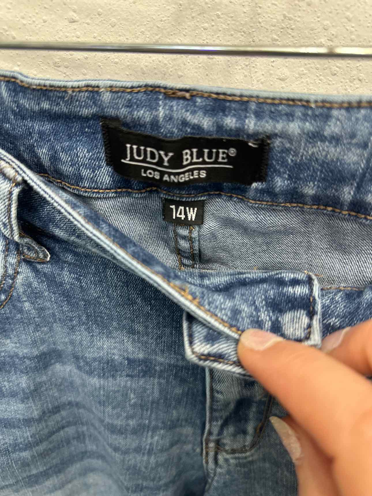 Judy Blue Size 14W Medium Wash capris