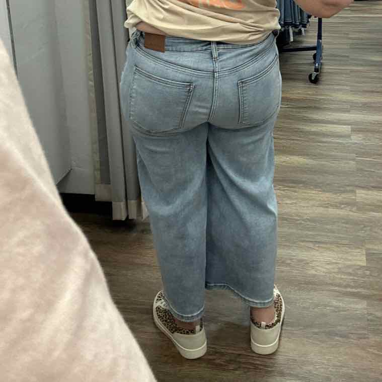 Judy Blue Mid Rise Wide Leg Crop Denim Jeans