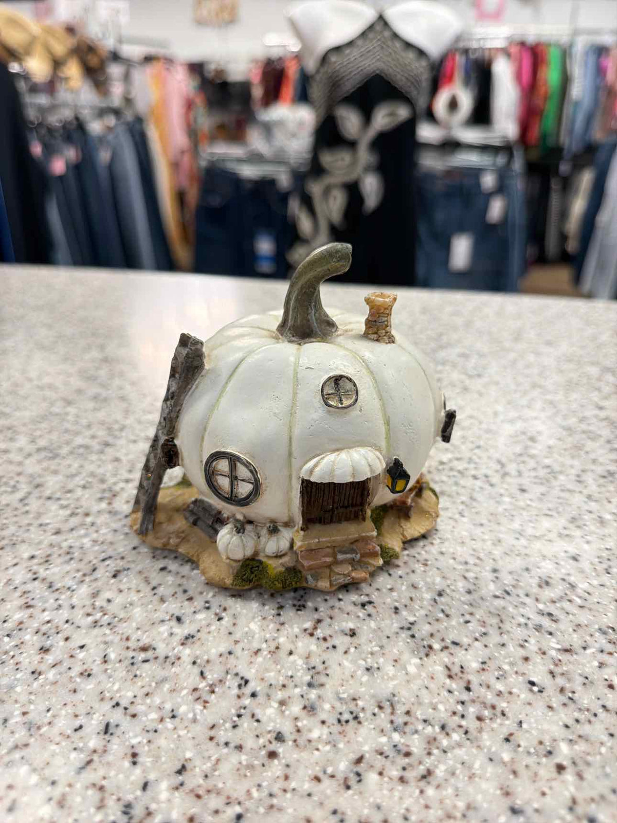 Top Collection Resin Miniature White Pumpkin Fairy House Statue Home Decor