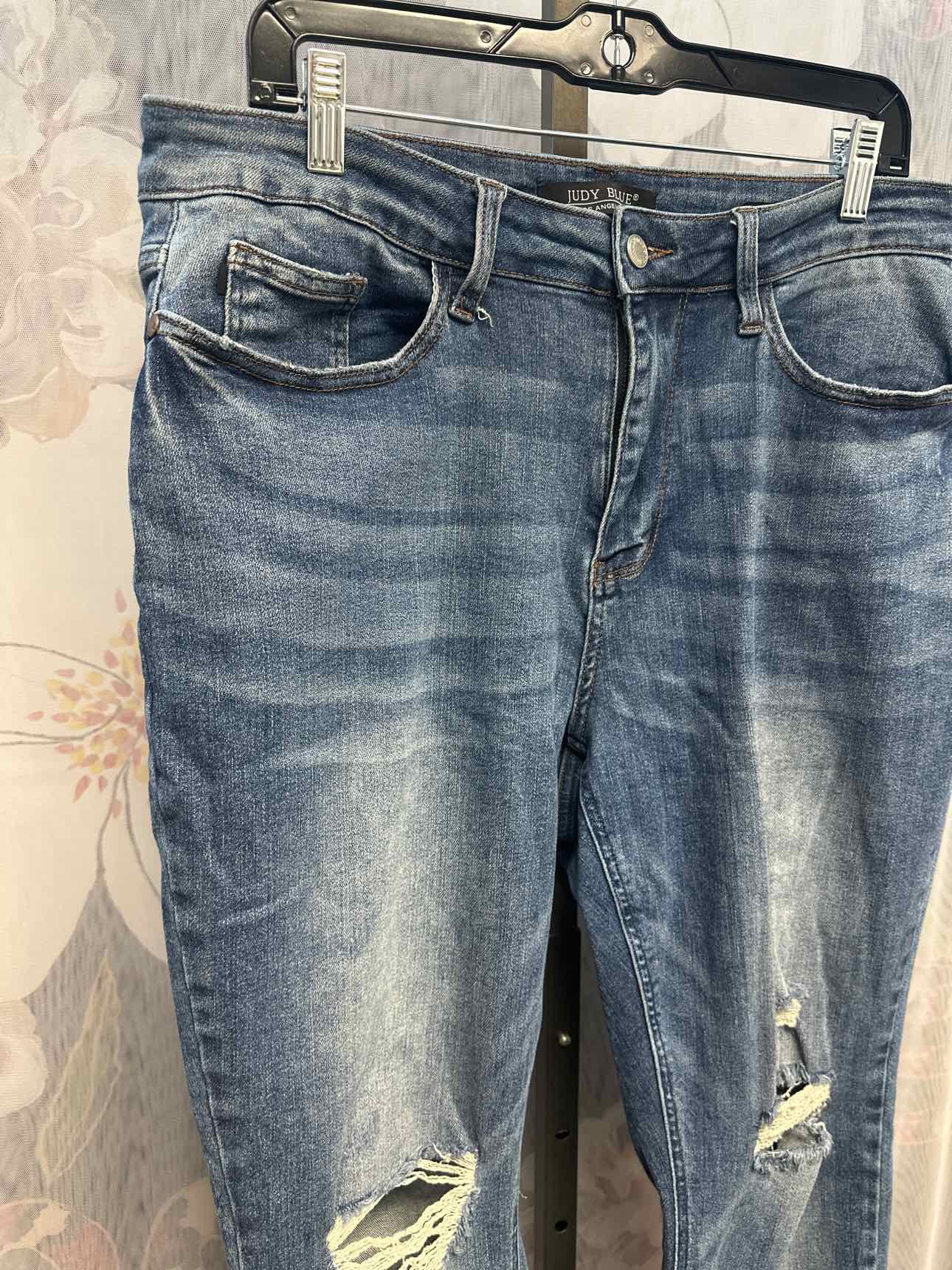 Judy Blue Size 14W Medium Wash Straight Crop Distressed Frayed Hem Denim Jeans