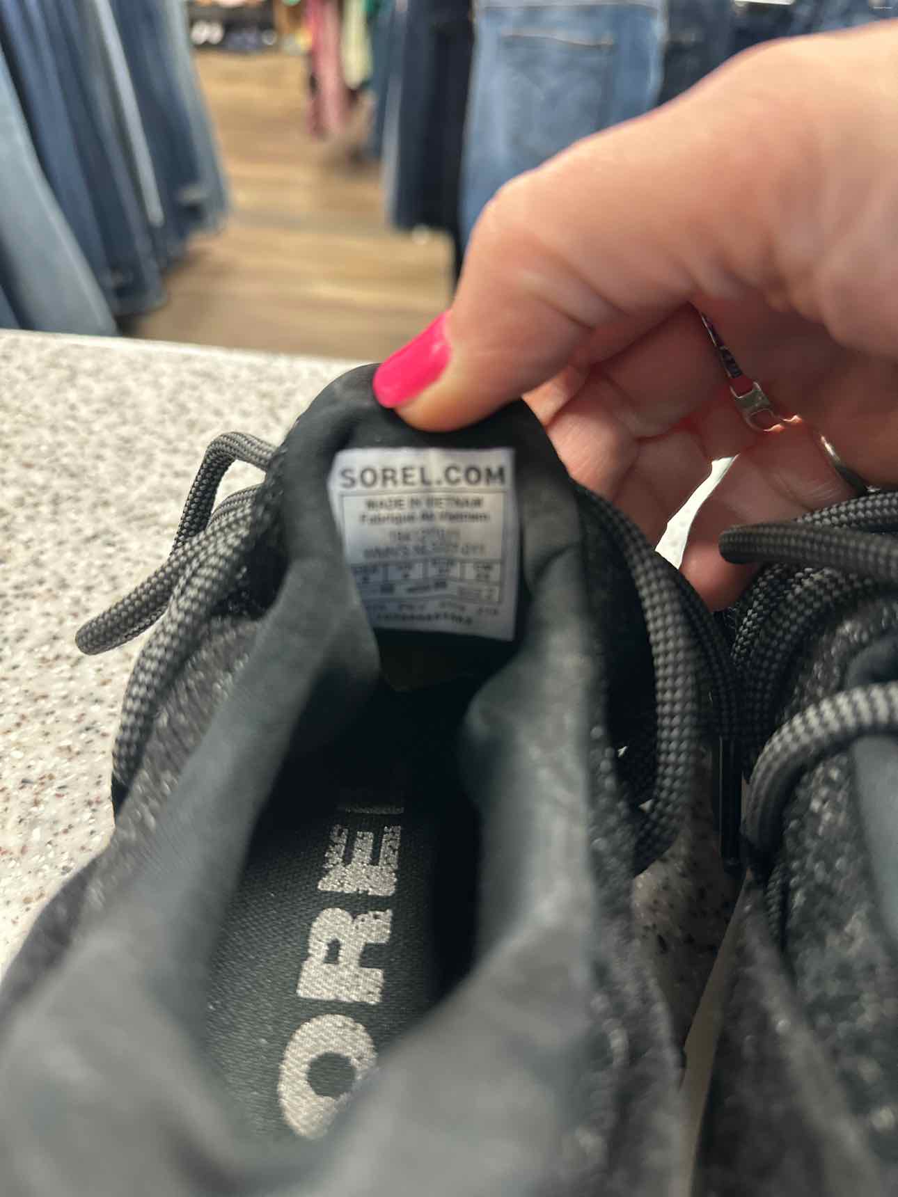 Sorel Size 6 Black Sneakers