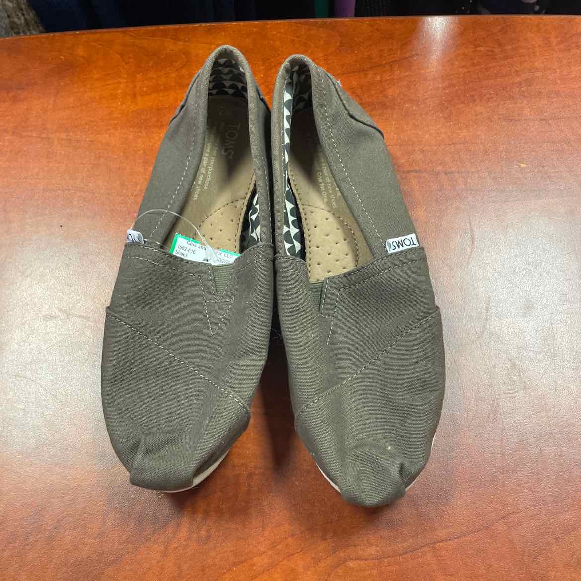 TOMS Size 7 Gray Shoes