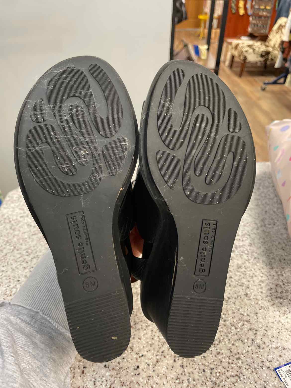 Gentle Souls by Kenneth Cole Size 8 Black sandal