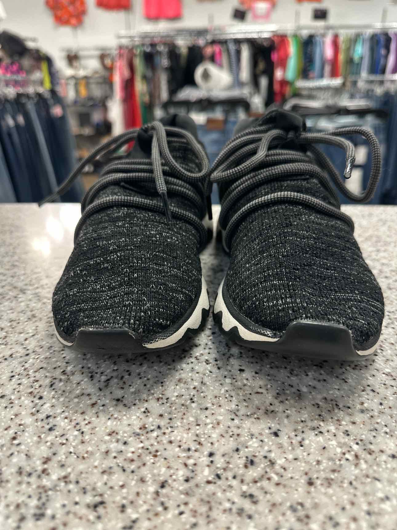 Sorel Size 6 Black Sneakers