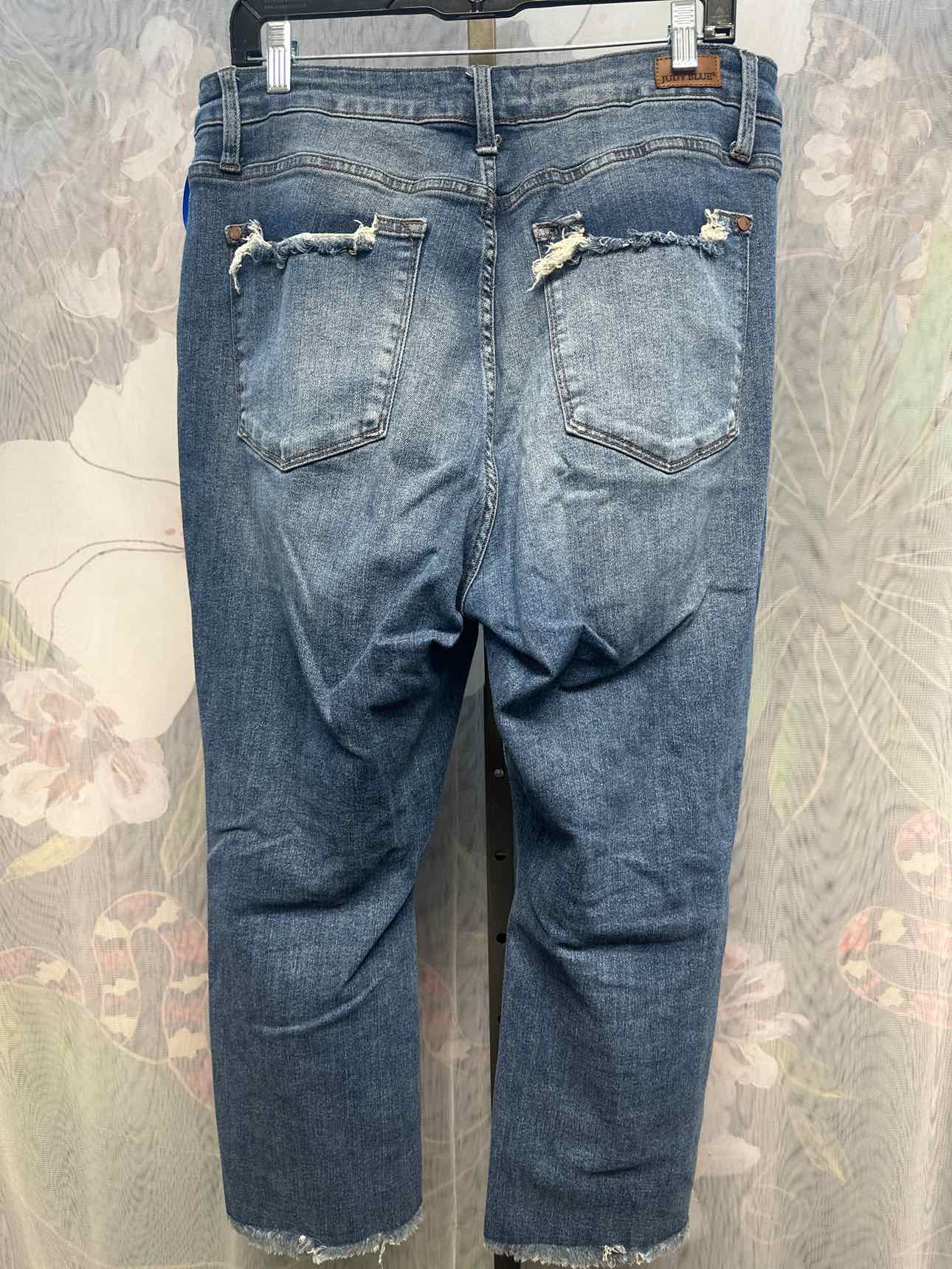 Judy Blue Size 14W Medium Wash Straight Crop Distressed Frayed Hem Denim Jeans